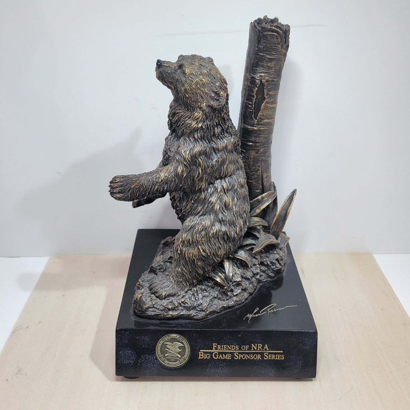 Friends of NRA Sponsor Series 2011 Unbearable Itch Bear Sculpture Dan Smith
