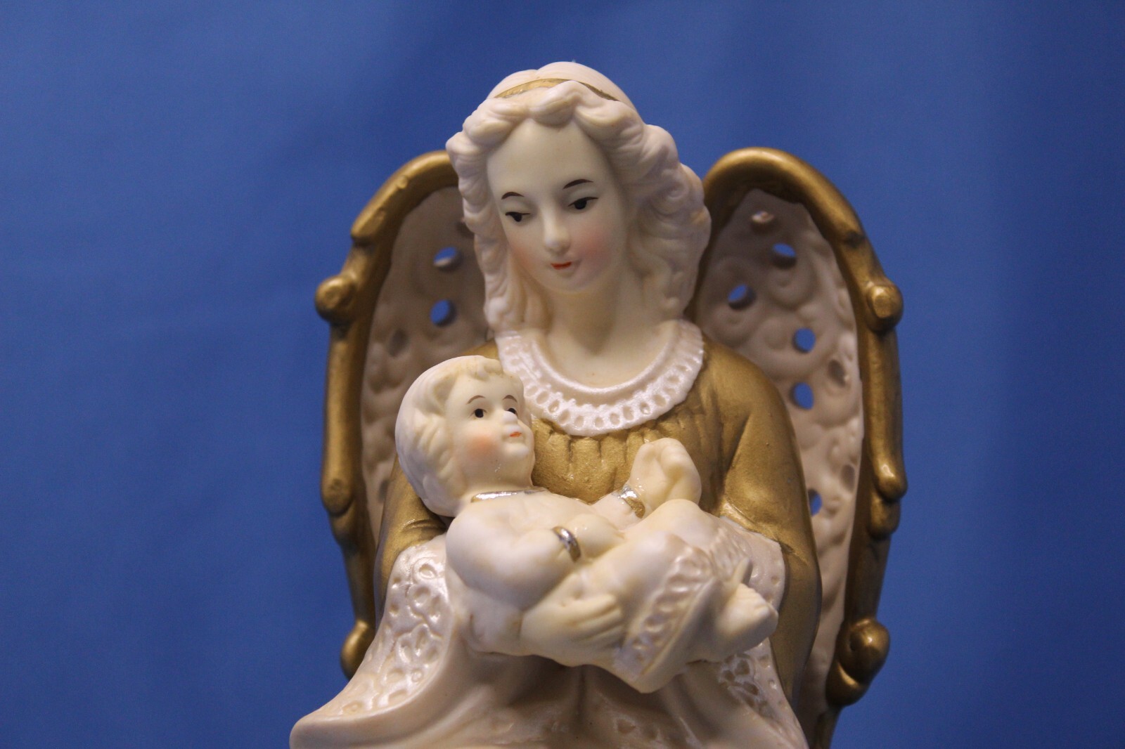 Angel Holding Baby Musical “Silent Night” Figurine Statue 8.5 inches