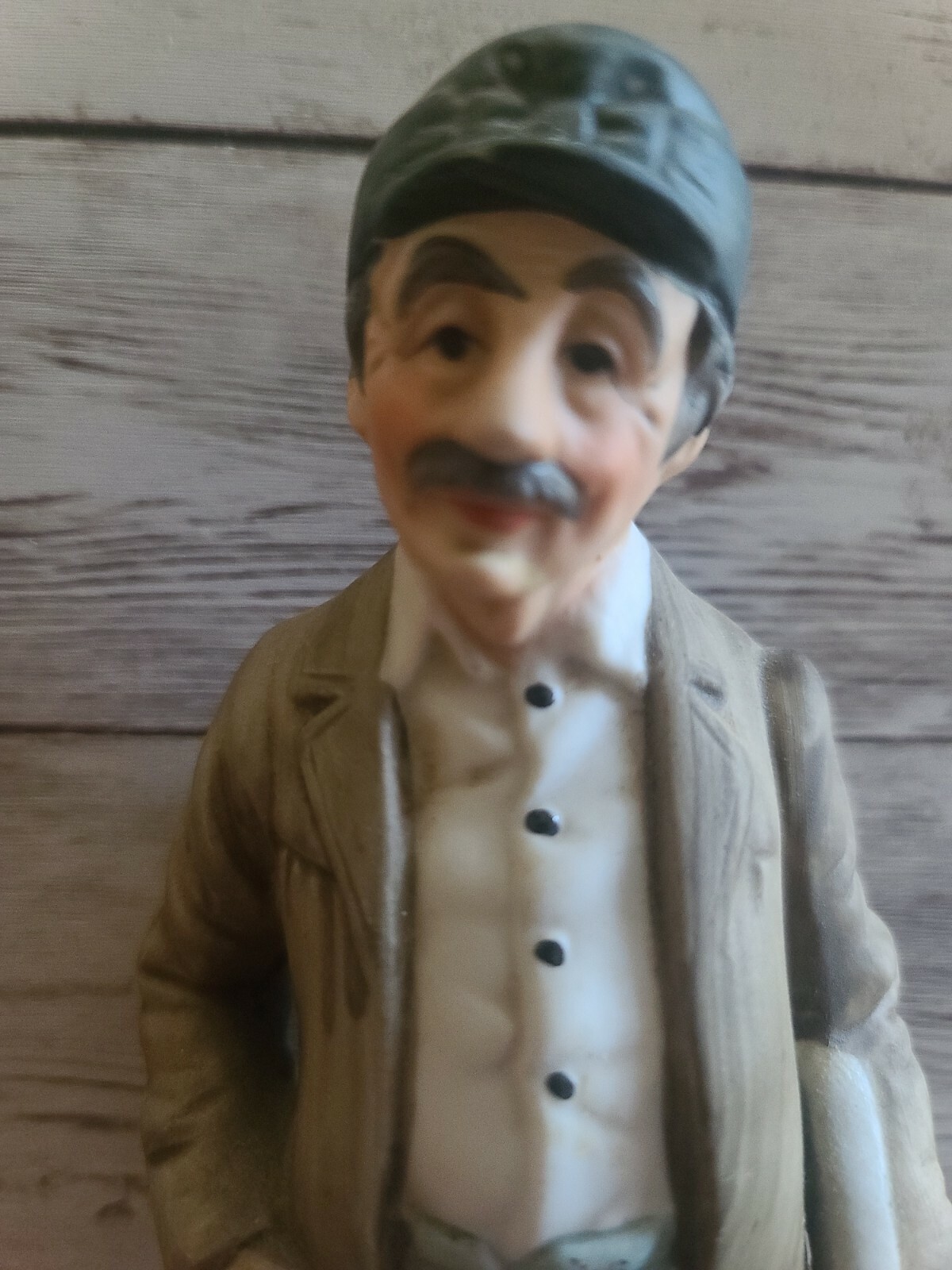Homco ~ “Man Duck Hunting” ~ 8″ Tall Bisque Porcelain Figurine ~ Japan