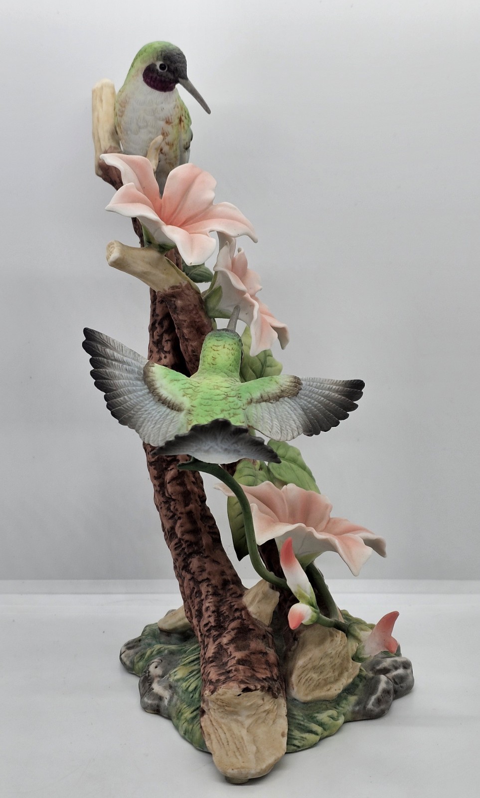 Lovely 1994 HOMCO Porcelain Figurine HUMMINGBIRD FANTASY Dipladenia Flowers Bird