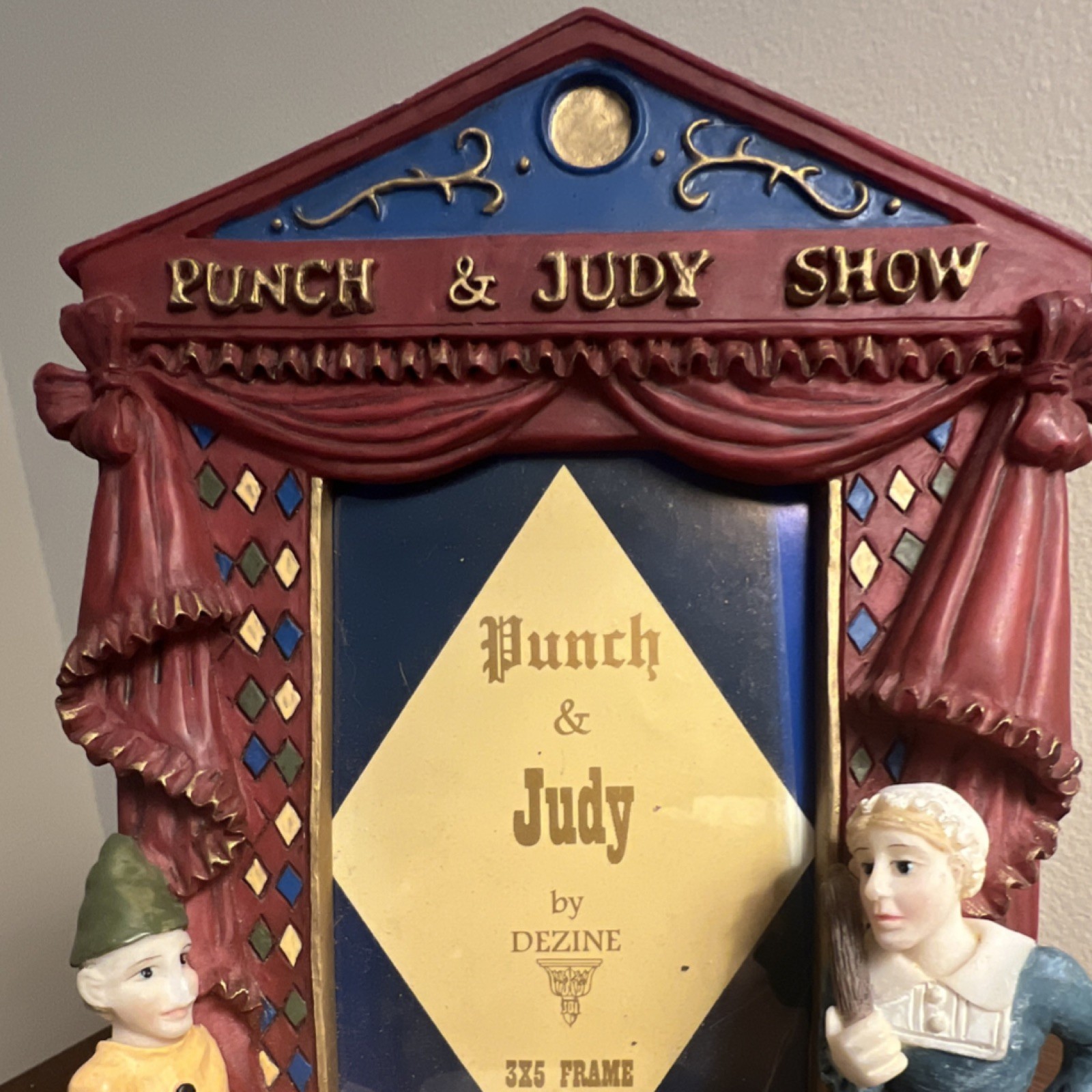 Dezine Punch & Judy Show Multicolor Resin Picture Frame 3D Effect Sculpture