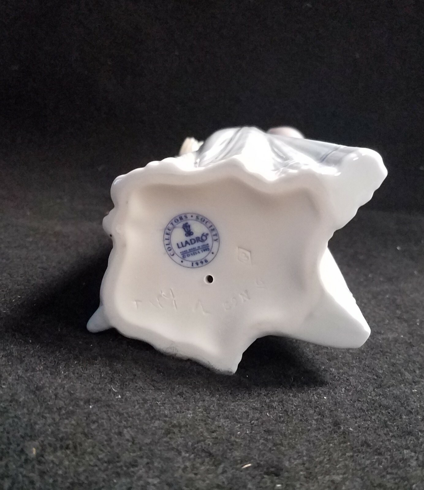 LLADRO Innocence In Bloom Collector Society 7644