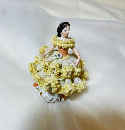Vtg. Dresden Lady Figurine w Multicolor Lace Dress & Shoes, sz 4 in H x 3.5 in W