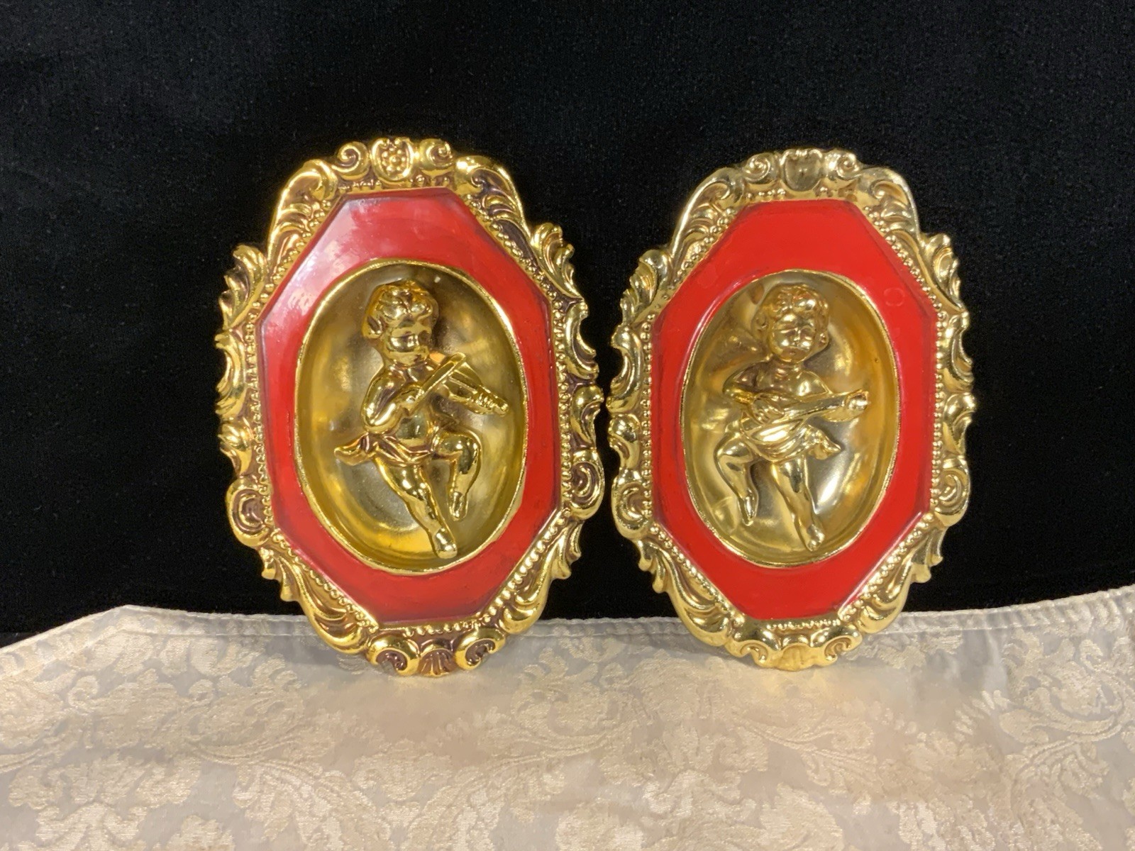 Vtg Porcelain Gold / Red Decorative Cherubs Angels Ornate Wall Hanging Figurines