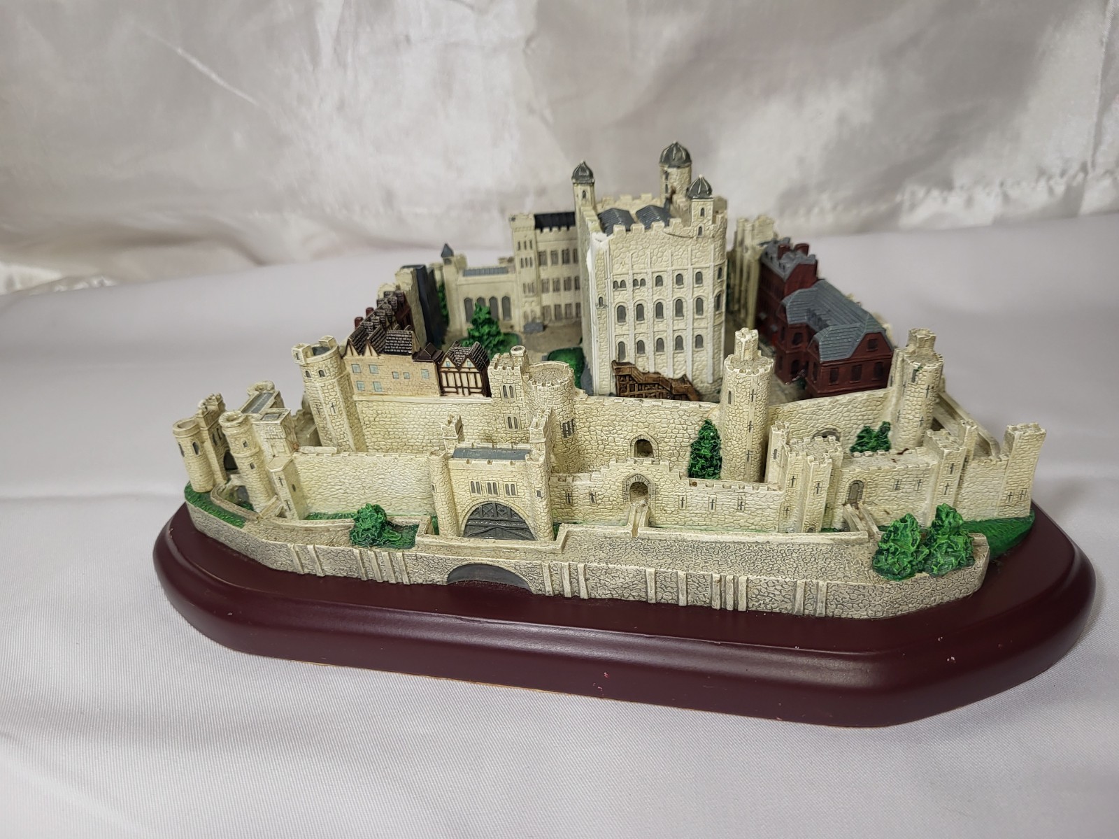 Lenox Great Castles of the World: Tower of London Figurine (1995)