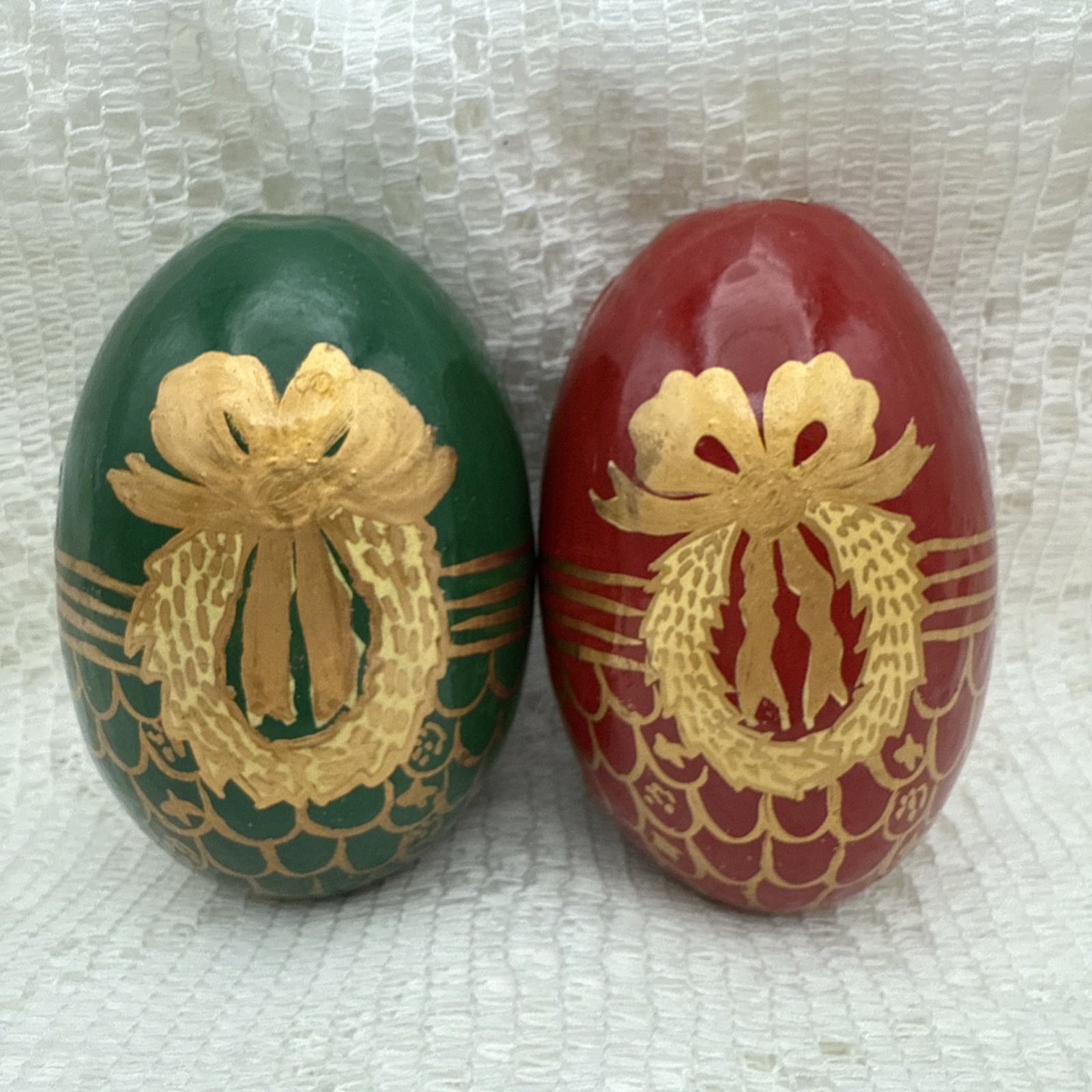 Hand Painted Wood Egg Lacquer Wreath And Bow India Red Green Gold Christmas