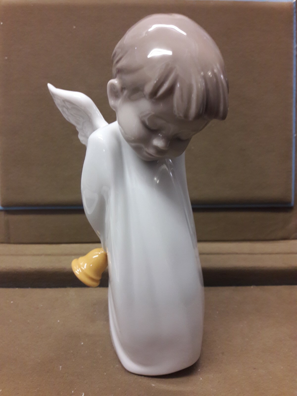 LLADRO NAO, SHY LITTLE ANGEL, #1889, BRAND NEW, MINT & BOX, FREE USPS SHIPPING!