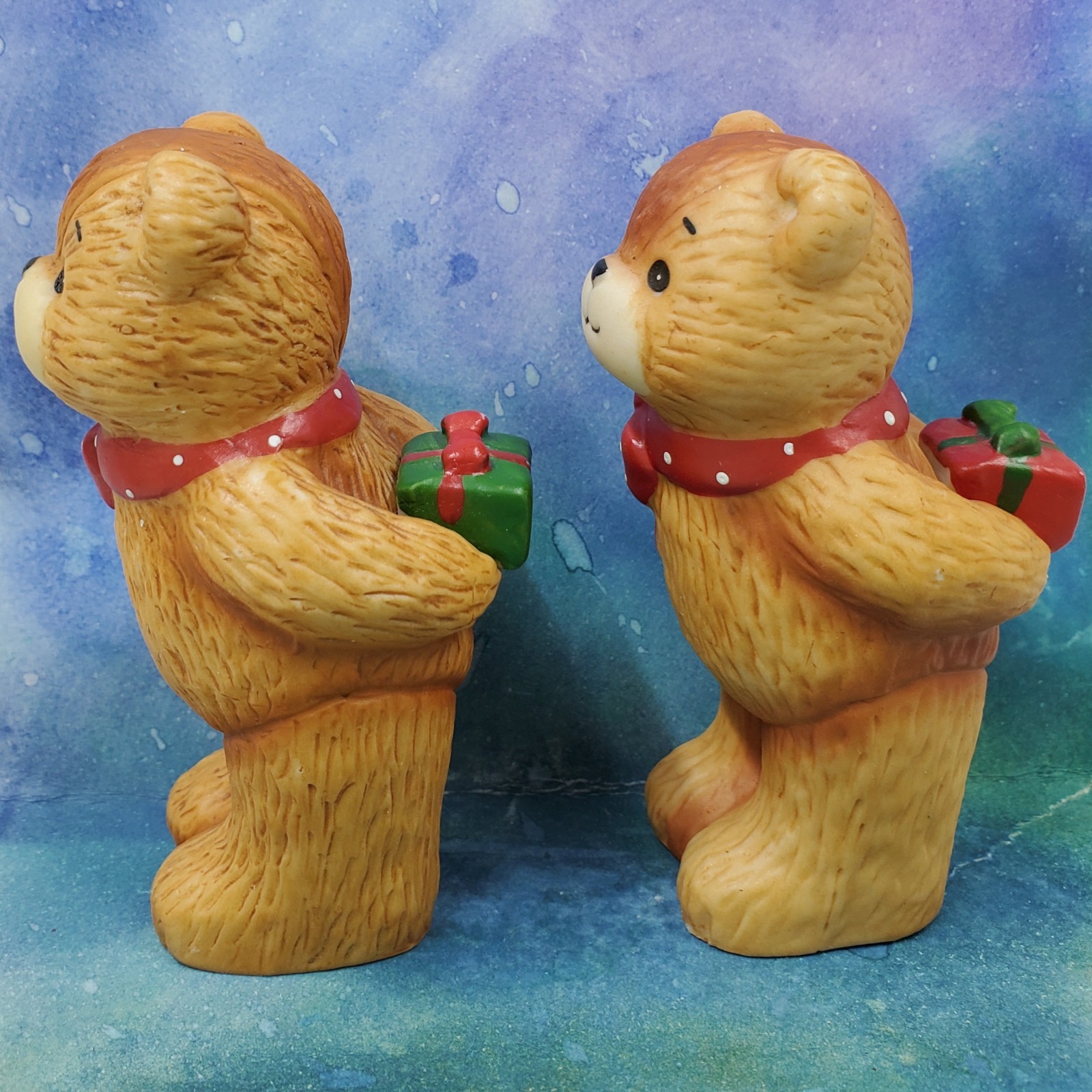 LF7 Lucy and Me Lucy Rigg Christmas Bears with presents behind backs 2pc