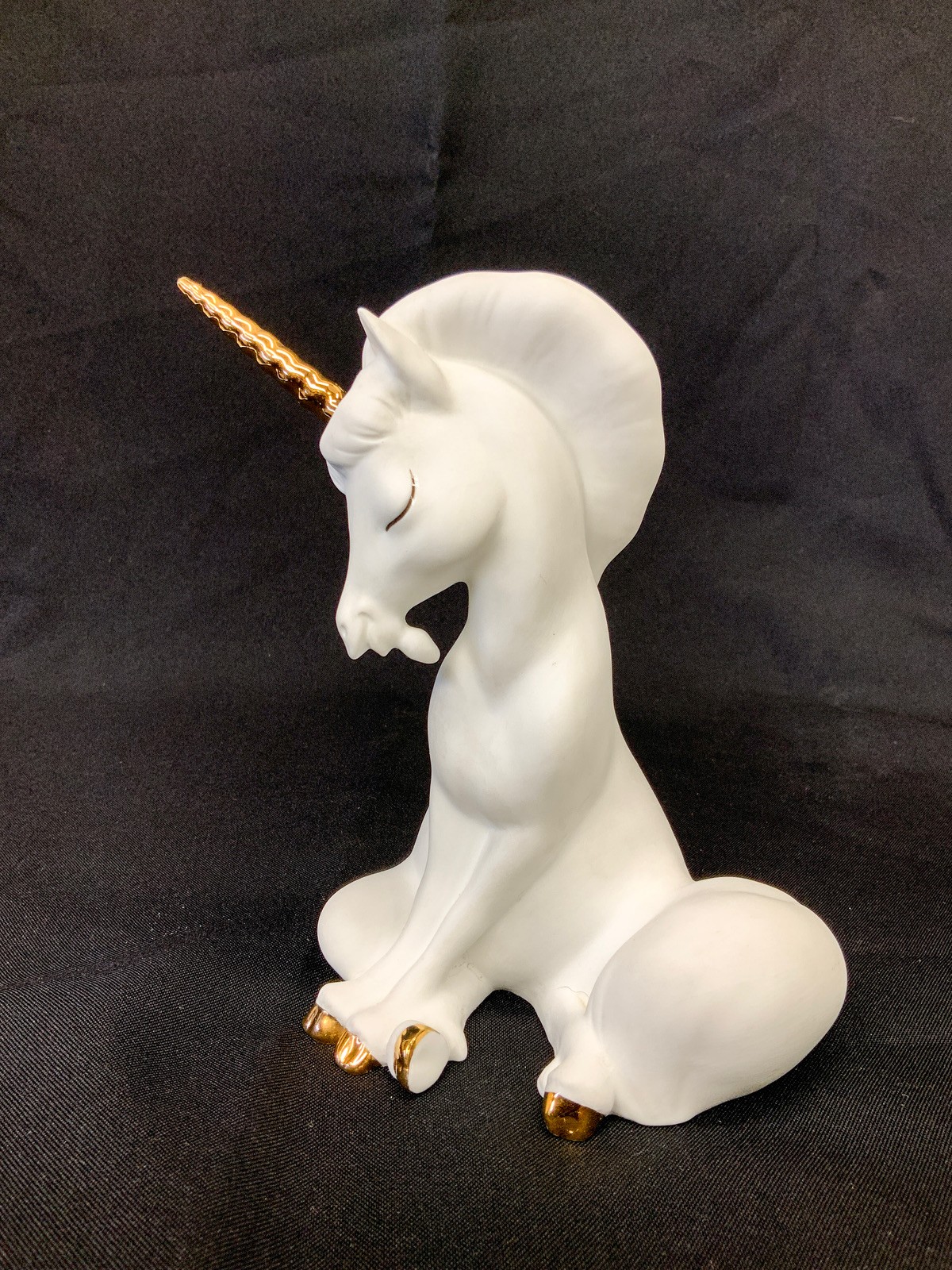 Unicorn Sitting Figurine FIne Bone Chine by Freeman Mcfarlin George – RARE VTG