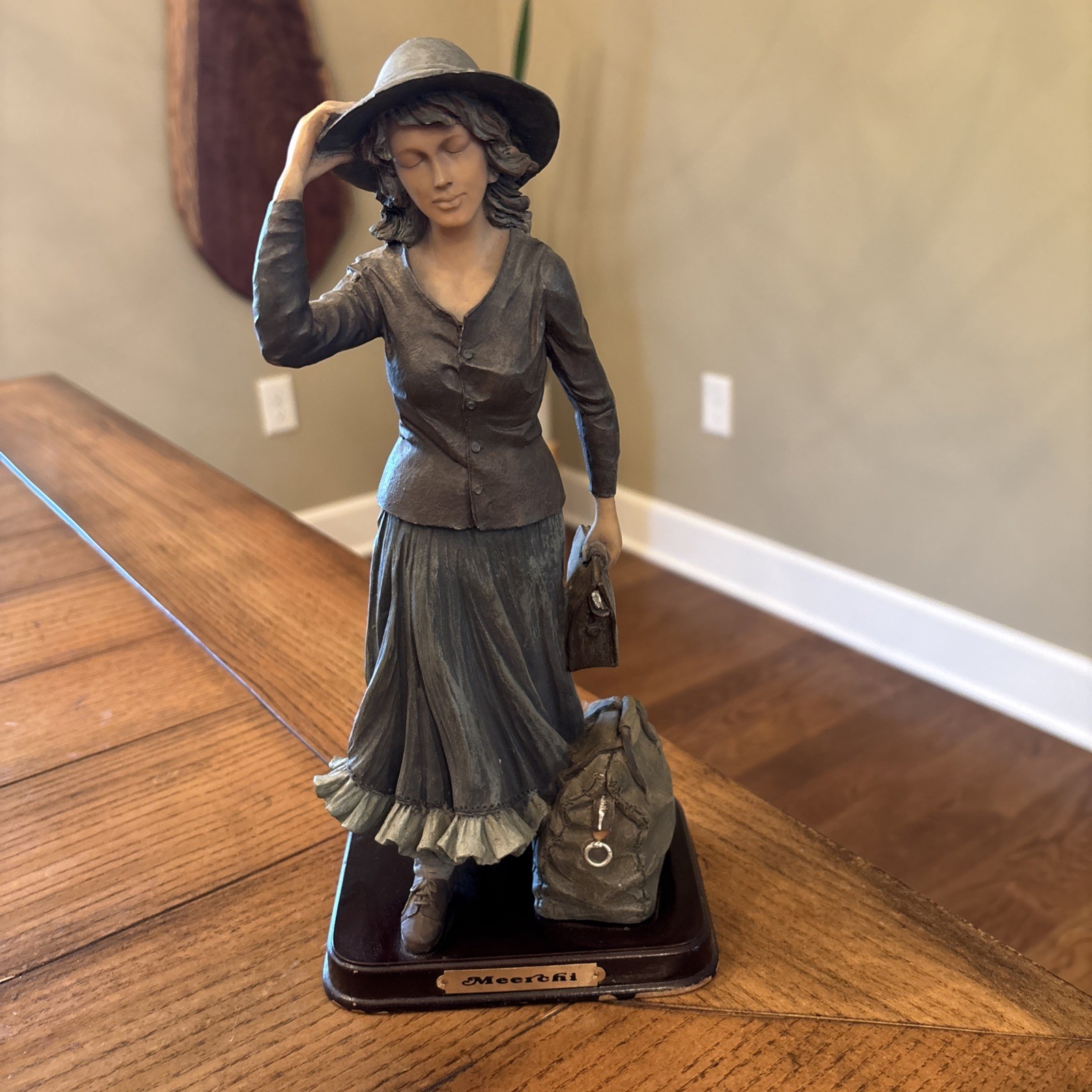 The traveling woman statue figurine made by meerchi it a collectible Figurine