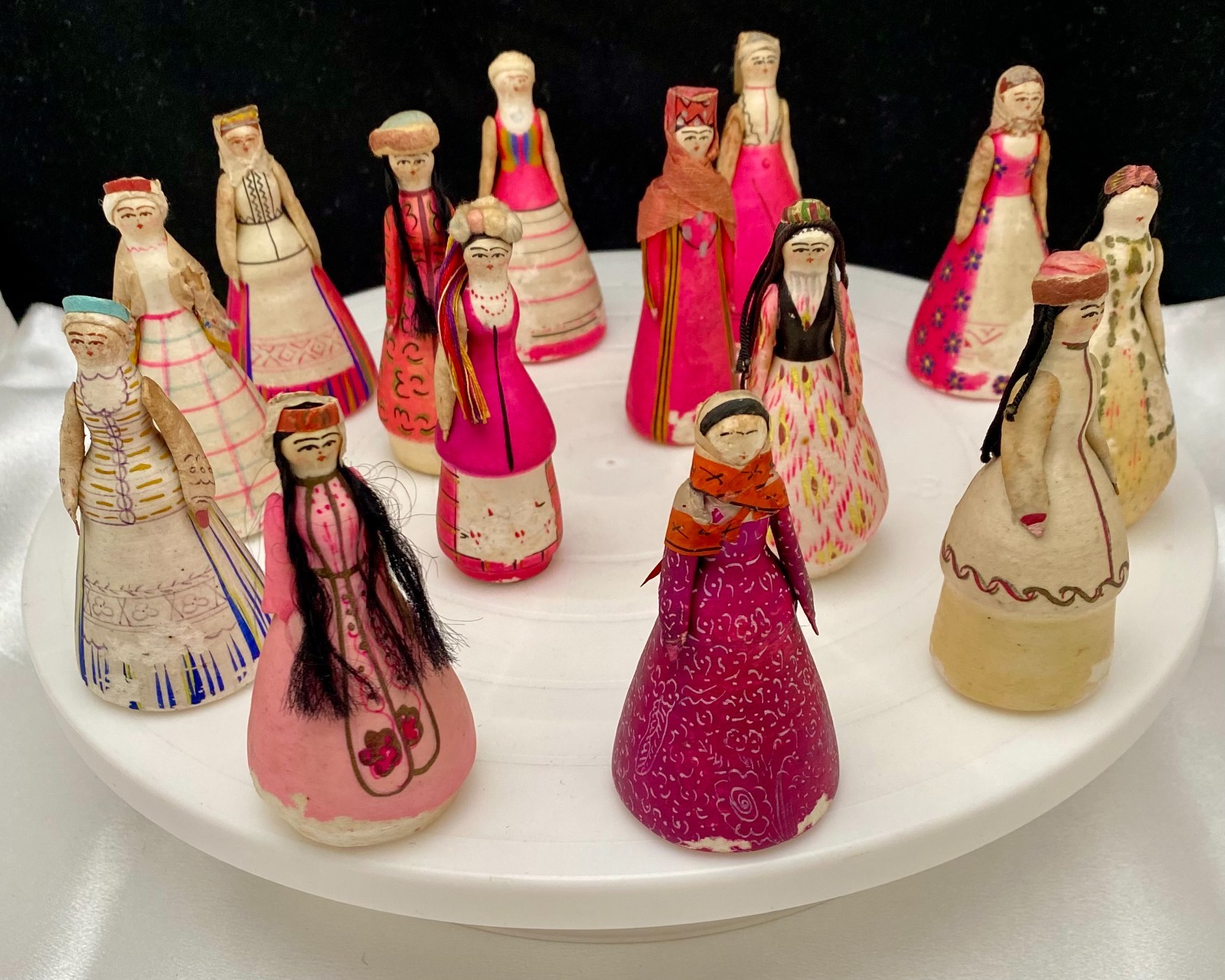 VTG (14) TRADITIONAL COSTUME DOLLS PAPER MACHE FORMERLY USSR COUNTRIES c1960