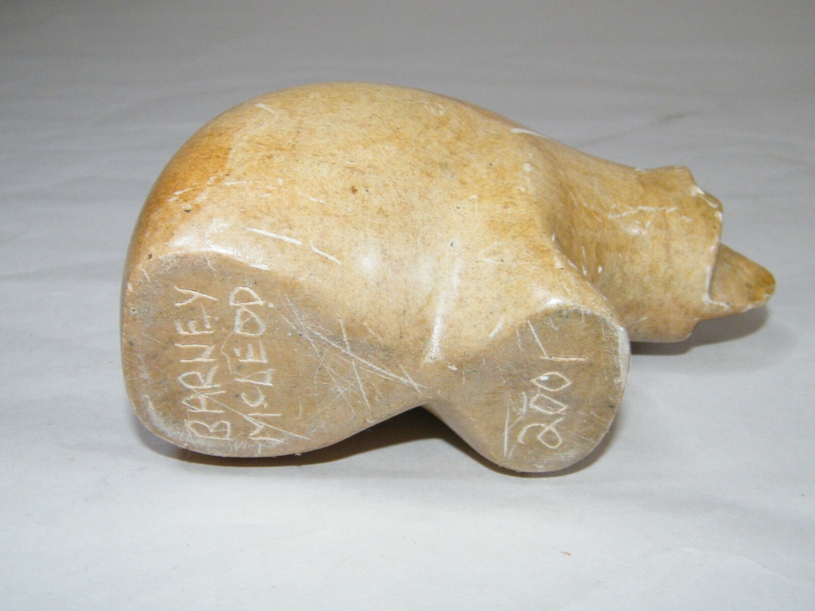 2001 BARNEY MCLEOD SOAPSTONE BEAR CARVING 5″ X 3″ OJIBWAY NATION