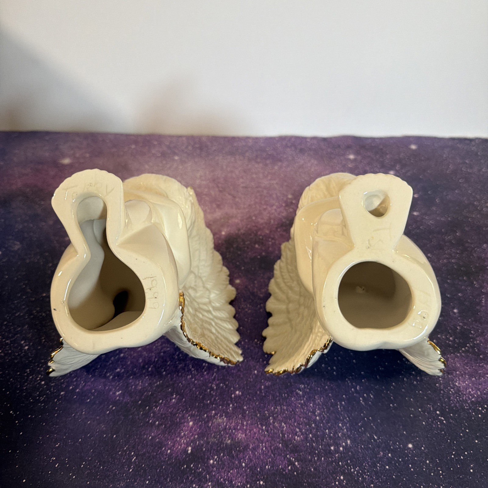 VTG Set Of 2 Porcelain Cream Angel Cherub Wings Gold Trim Table Figurines *READ*