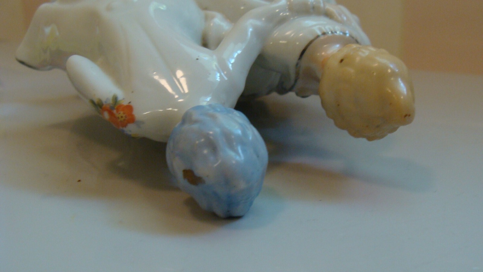 Vintage Ceramic/Porcelain Victorian Couple Figurine 4.9″ x 2.4″ and 7.1″ tall