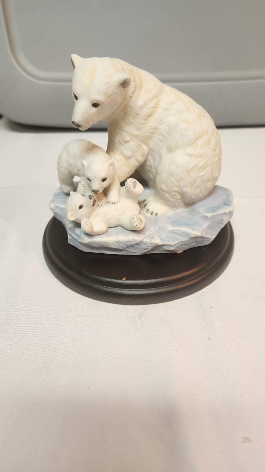 Homco Masterpiece Porcelain Endangered Species Polar Bears 1993 Mother/ 2 Babies