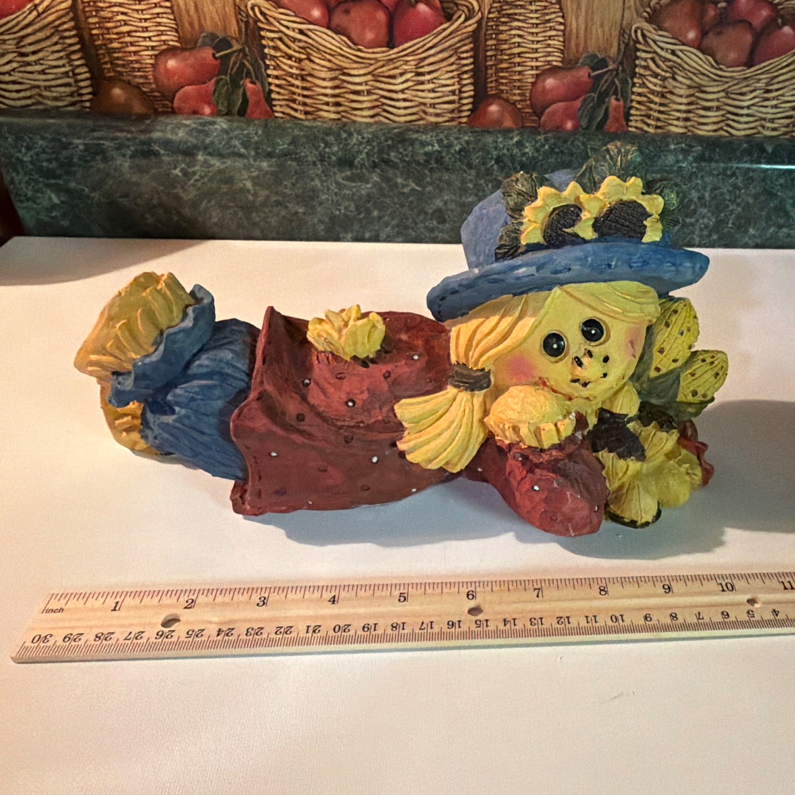Hand Painted Resin Country Figurine Multicolor Adult Decor 1 Pack