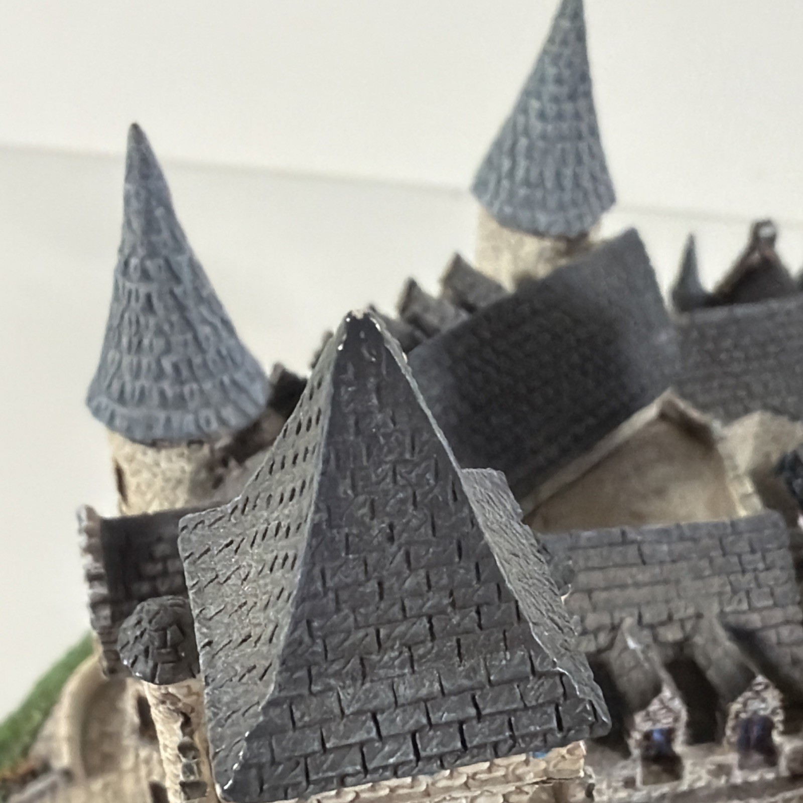 Danbury Mint DUNROBIN CASTLE Scotland Enchanted Castles of Europe Has Damage