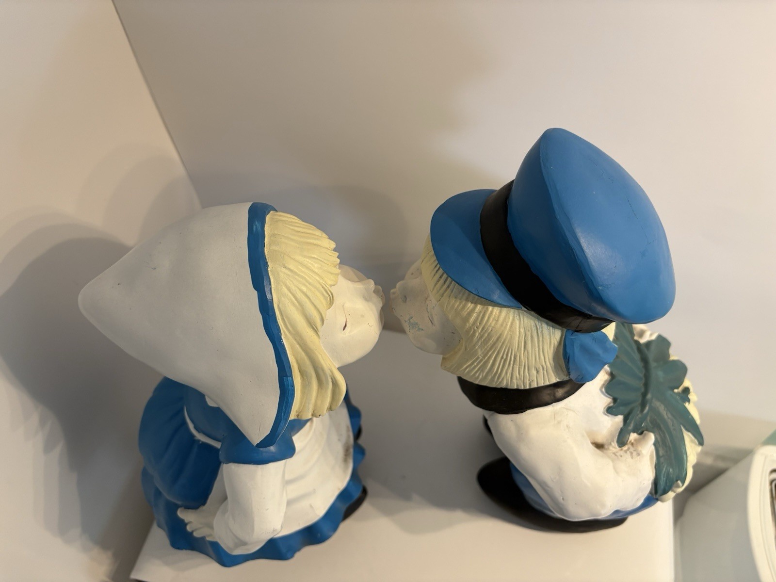 Kissing Dutch Couple Statues Set of 2 Boy and Girl Lightweight Resin 13.5”X7”