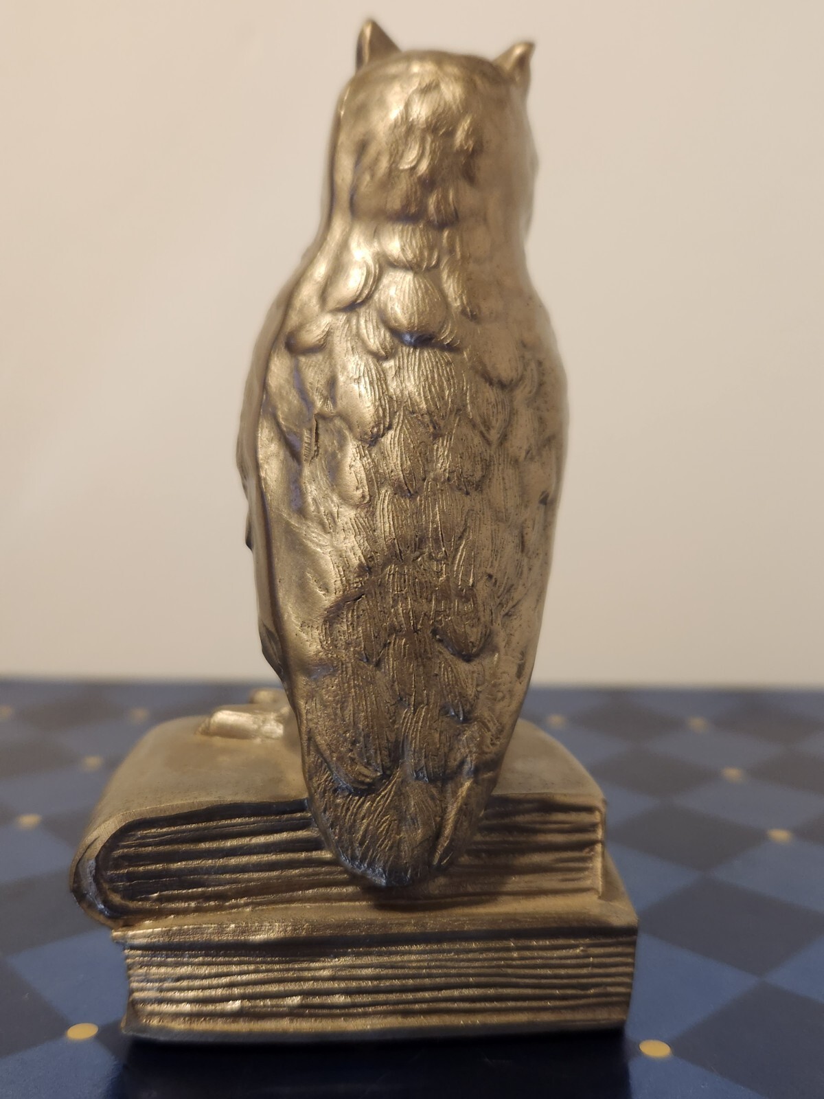 BEAUTIFUL VINTAGE 4.75″ PEWTER OWL FIGURINE OWL SITTING ON SACK OF BOOKS HEAVY