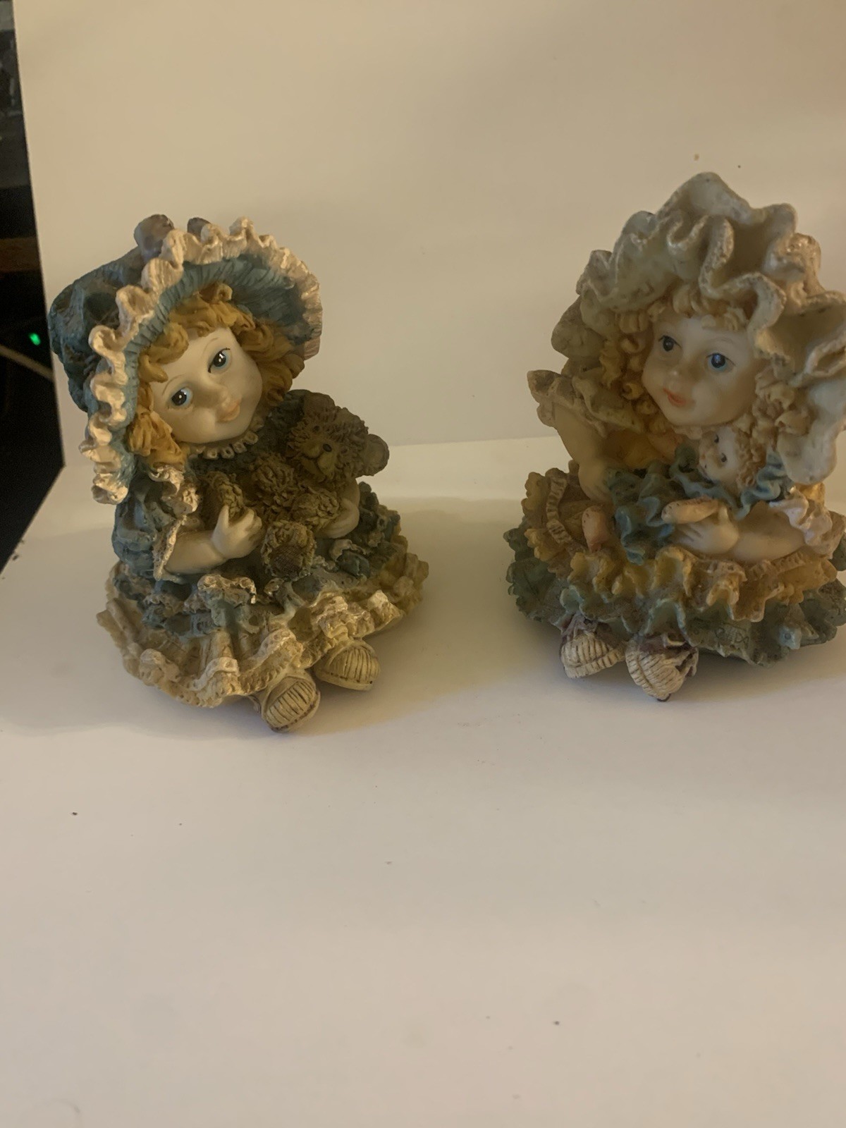 2 Resin Girls 4 Inches Figurines