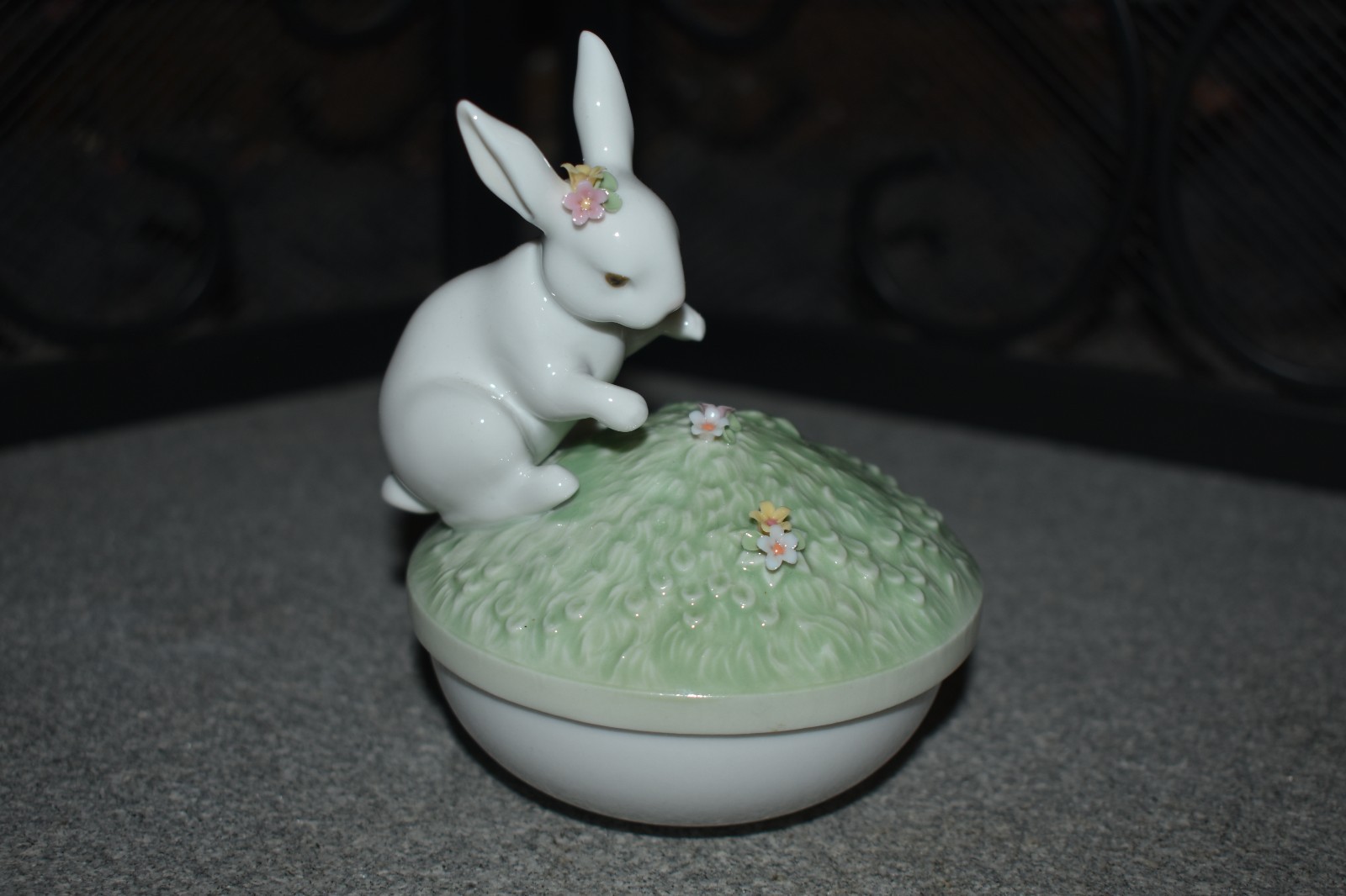 Lladro “Garden Bunnies” Trinket Dish #6607 – 4.75″ – Perfect