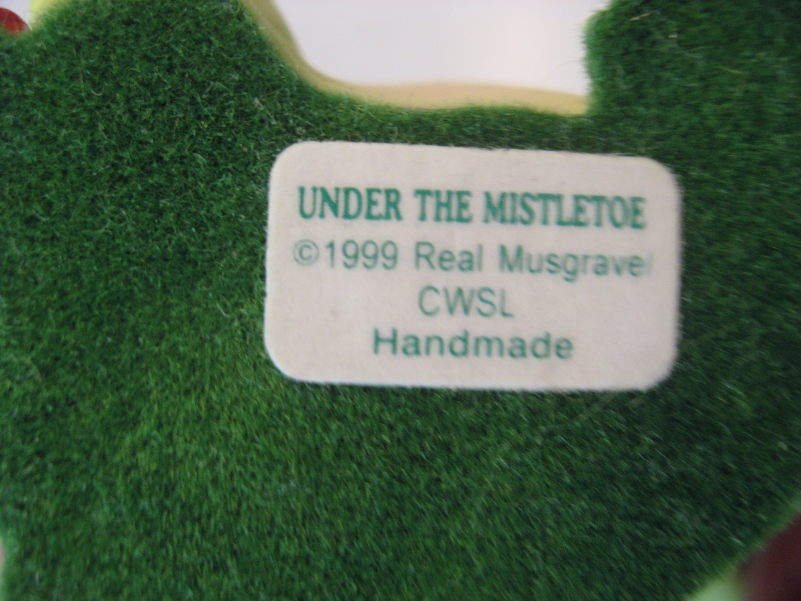 Real Musgrave Pocket Dragons Under the Mistletoe Figurine & Ltd Ornament 2000