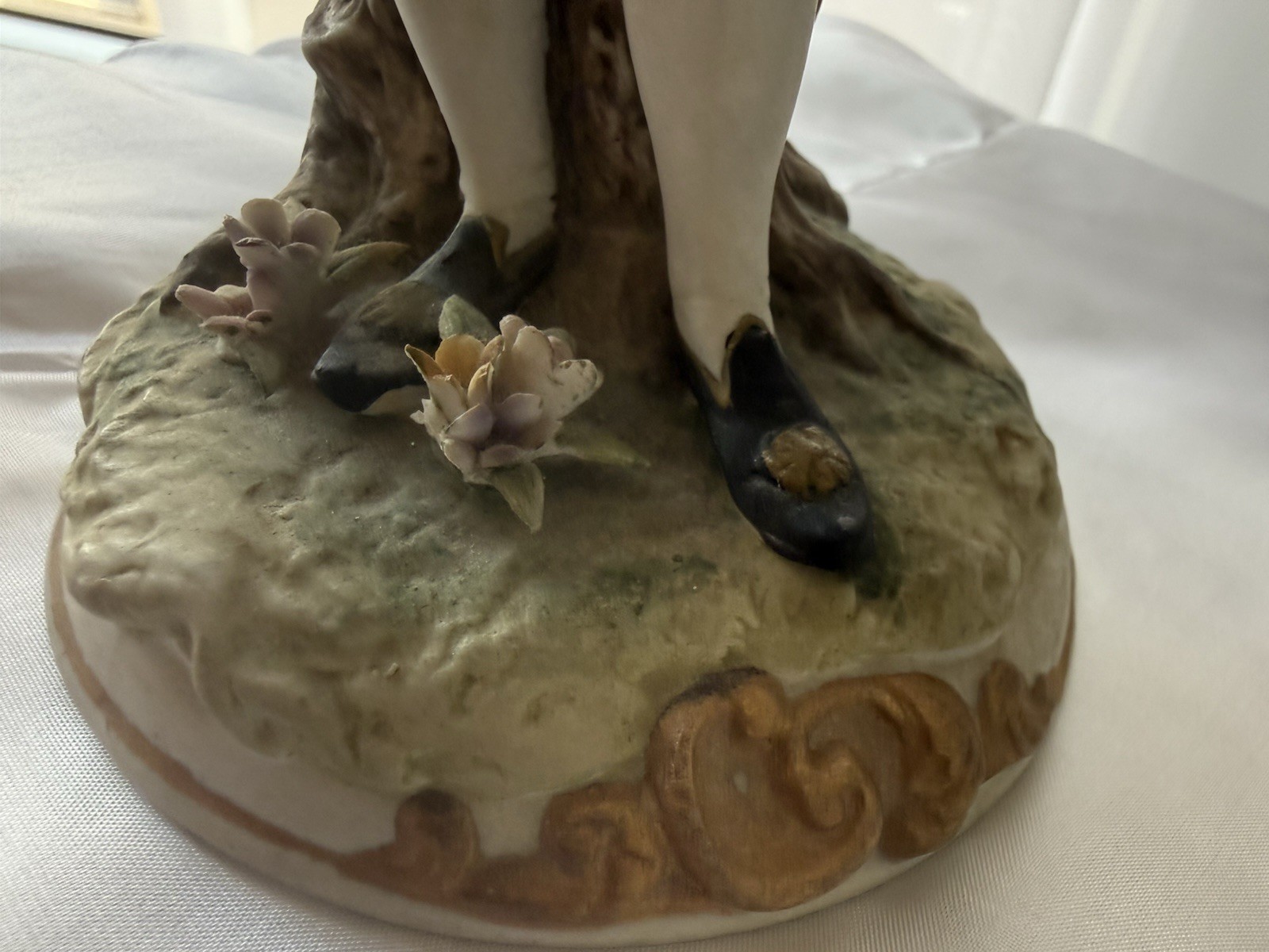 Vintage Andrea by Sadek Bisque Porcelain Figurine Colonial Musician 8.5” AS-IS