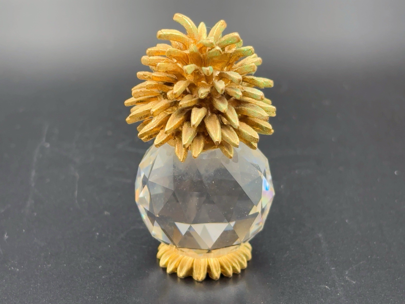 Kenzo Atari Mini Crystal Pineapple Fruit w/Gold Toned Leaves 2″ Tall