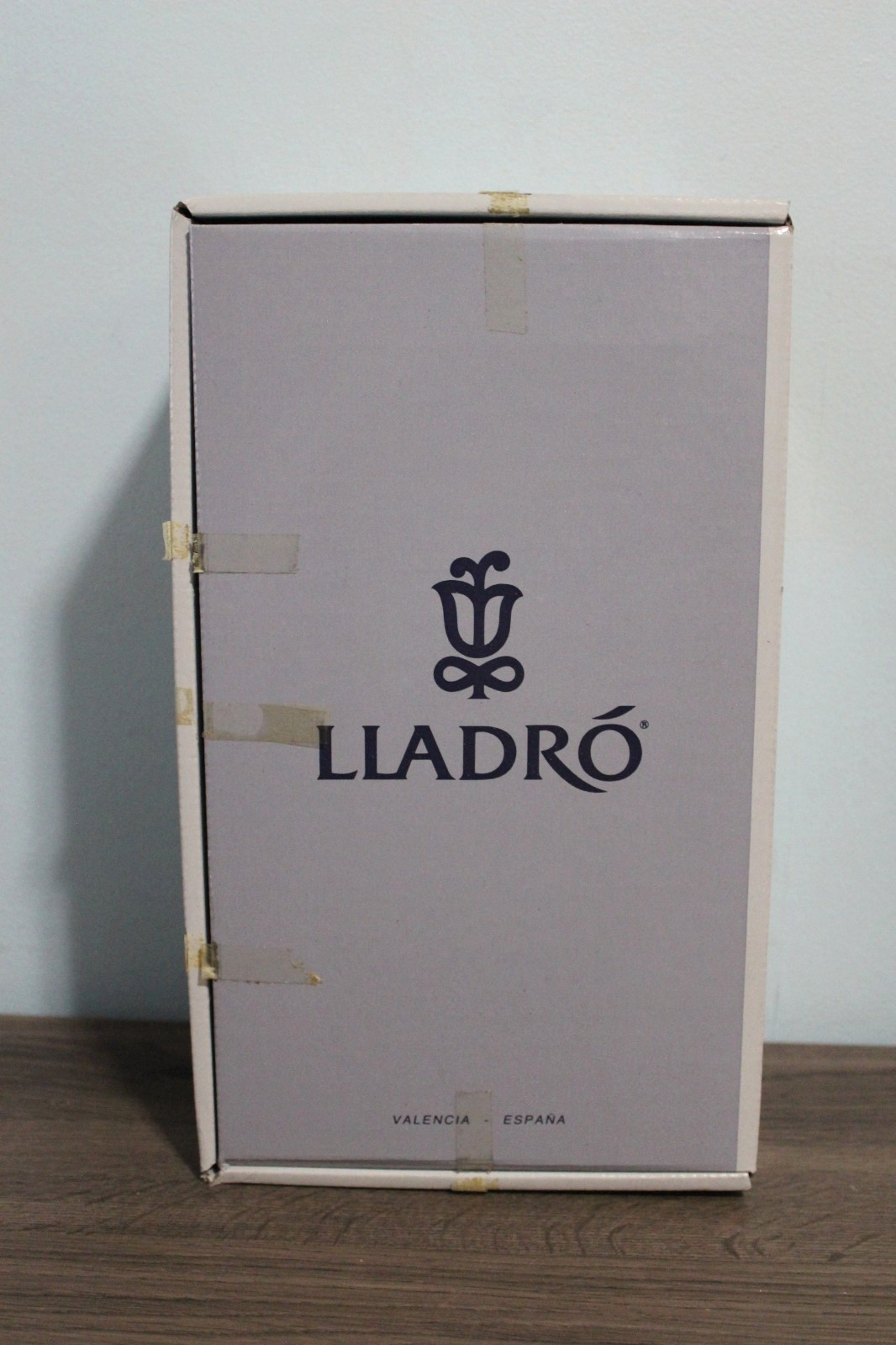 Lladro Figurine Garden Classic #7617 with Original Box – PRISTINE – SEE PICS!