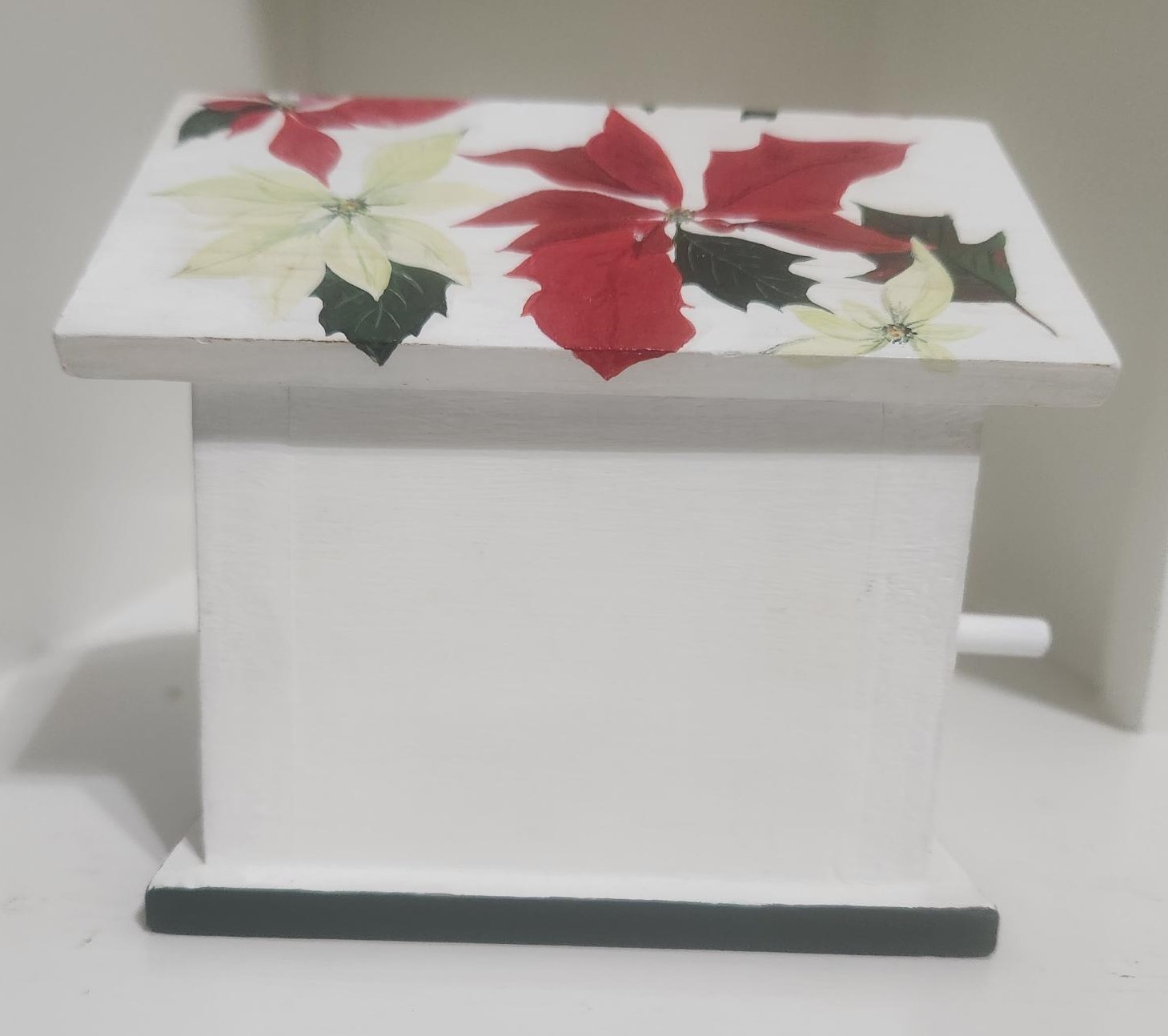 Hand Painted Wooden Birdhouse w/ Christmas Poinsettias 5″ x 4.5″ Inside Decor