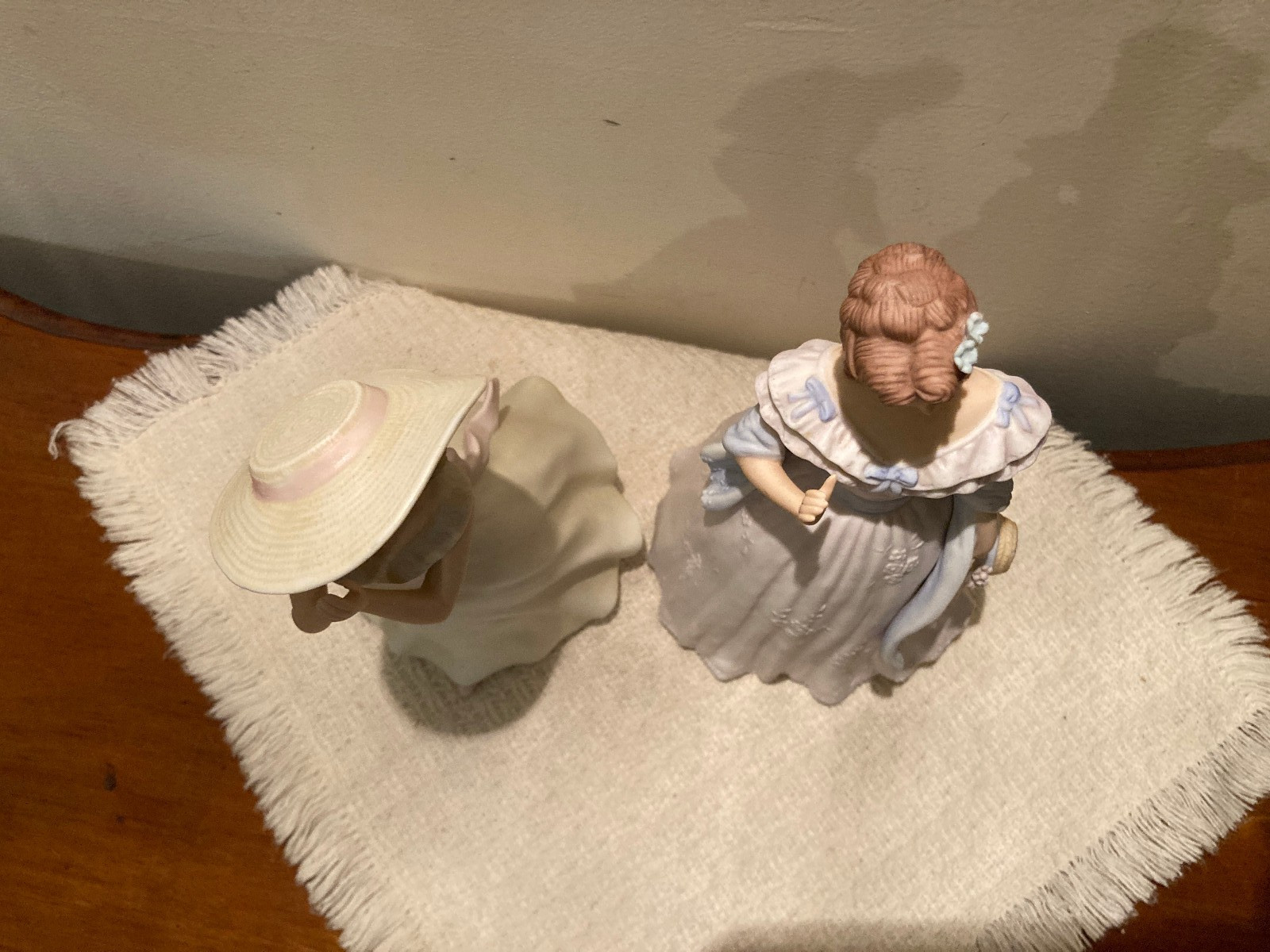 2 Homco Masterpiece Porcelain 9″ Figurines Belles Melanie 1996 & Sarah Jane 1998