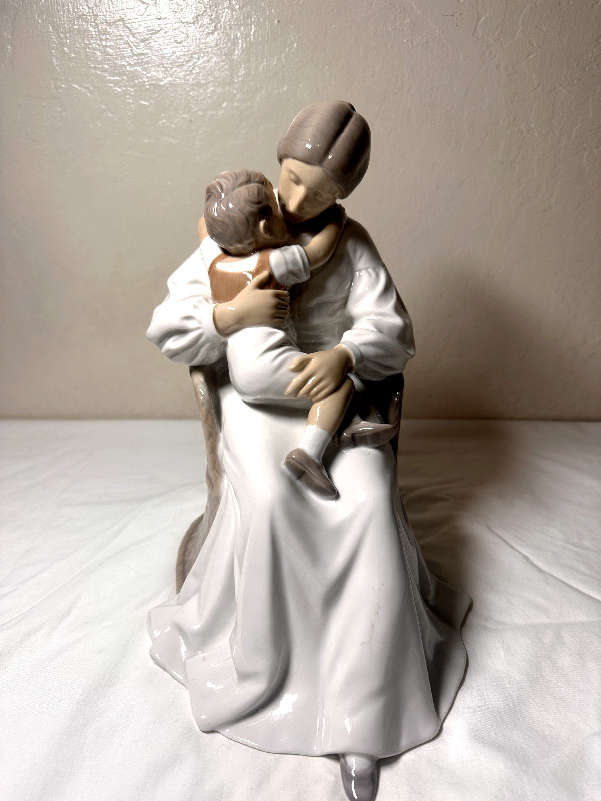 Vintage Bing & Grondahl; Mother & Child Figurine #1552 Very Good Condition