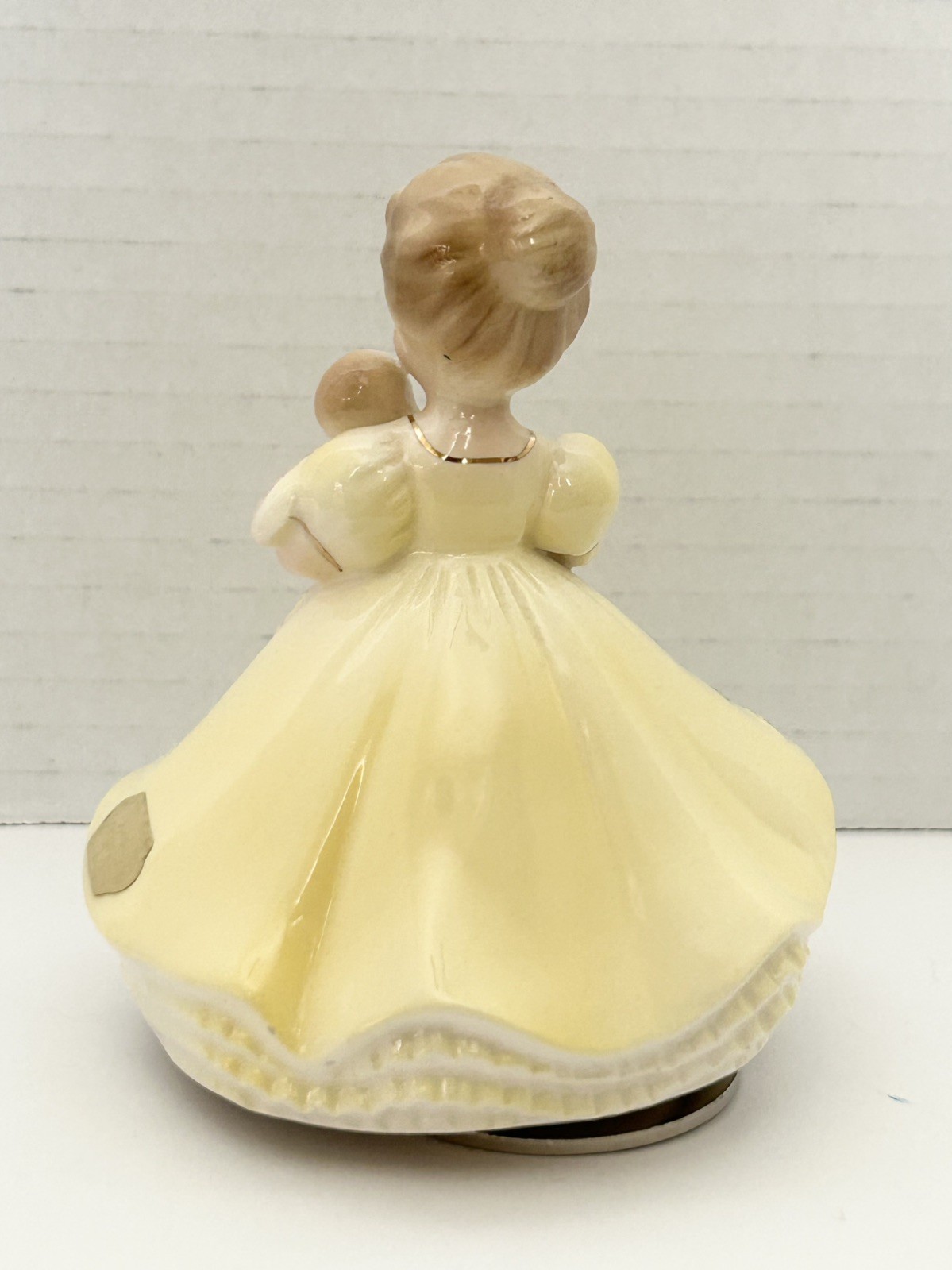 Josef Originals Mother & Baby Music Musical Box Figurine plays Brahms lullaby