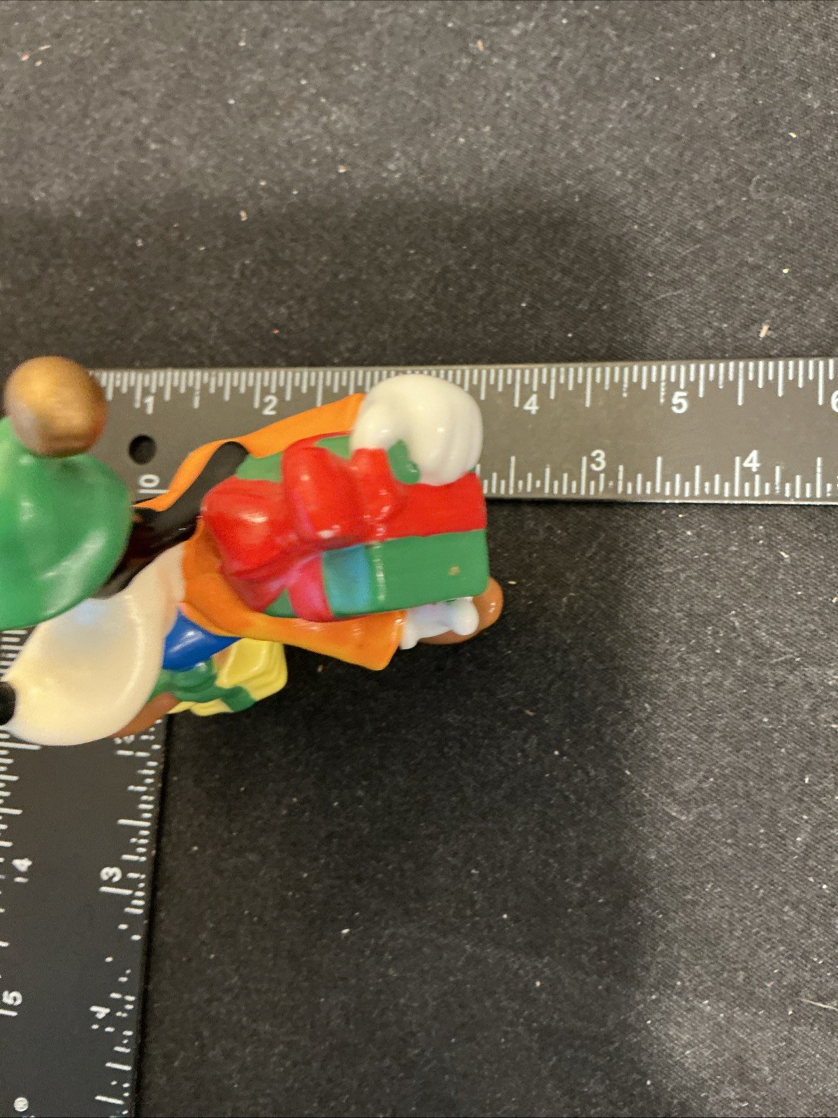 Christmas Goofy With Presents Gift Character Figure Disney Ceramic by Enesco Vtg