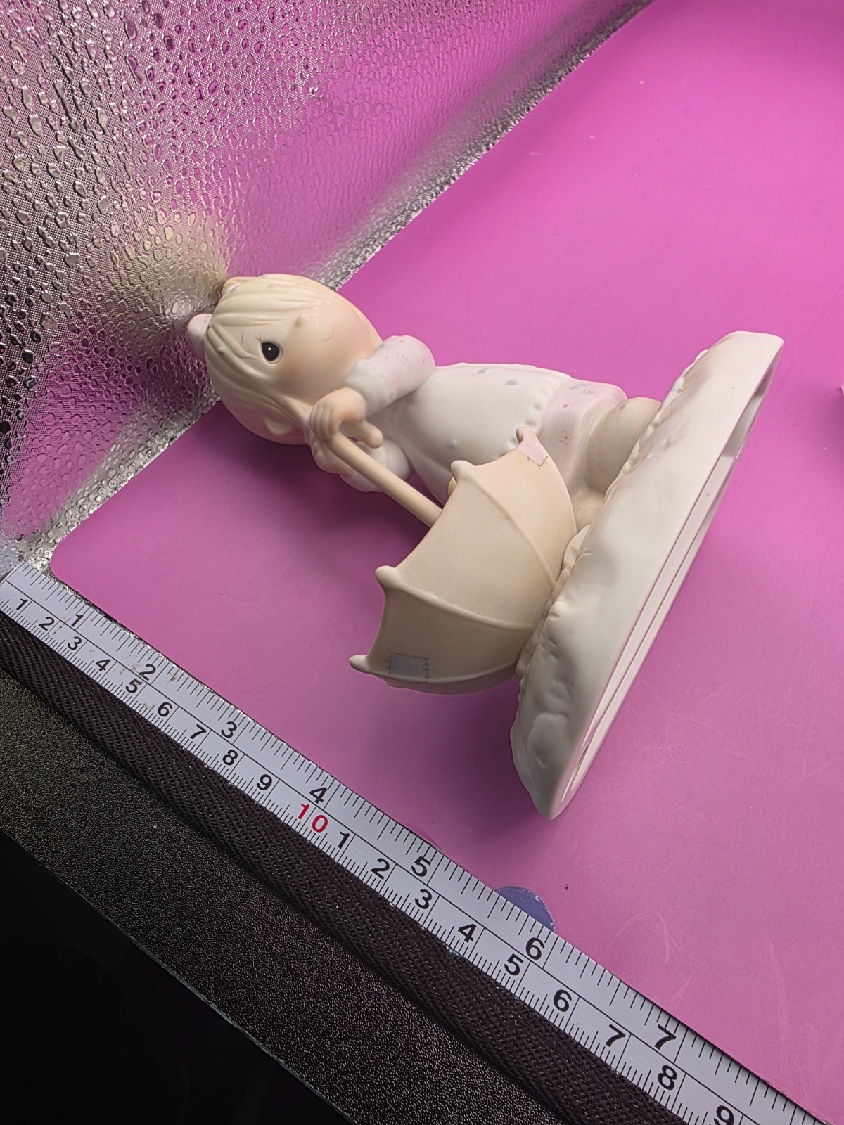 Precious Moments FIGURINE “Let Love Reign” 1982 ENESCO E-9273