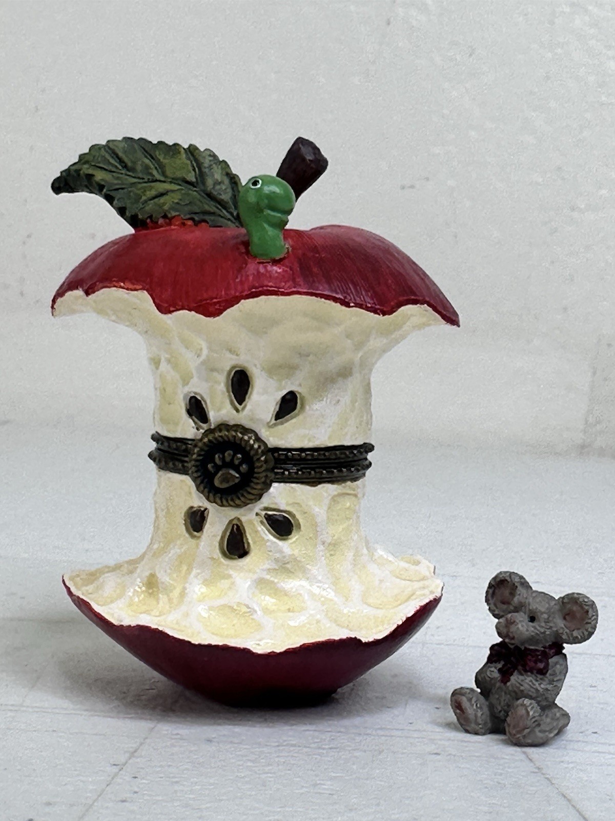 Boyds Bears Bailey’s Apple Cortland McNibble Hinged Trinket Treasure Box