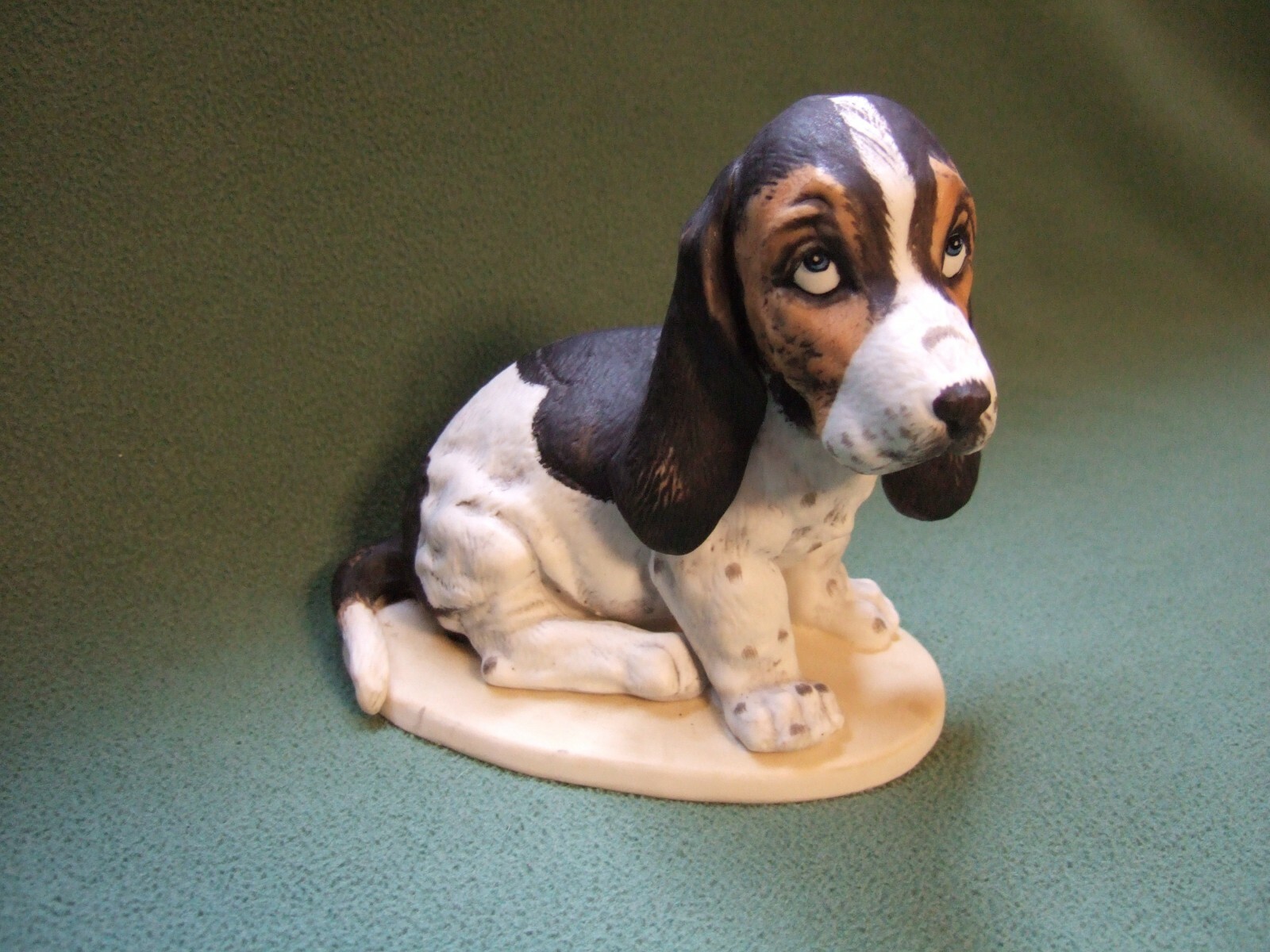 Homco Masterpiece Collection 1983 Porcelain Beagle Dog Figurine