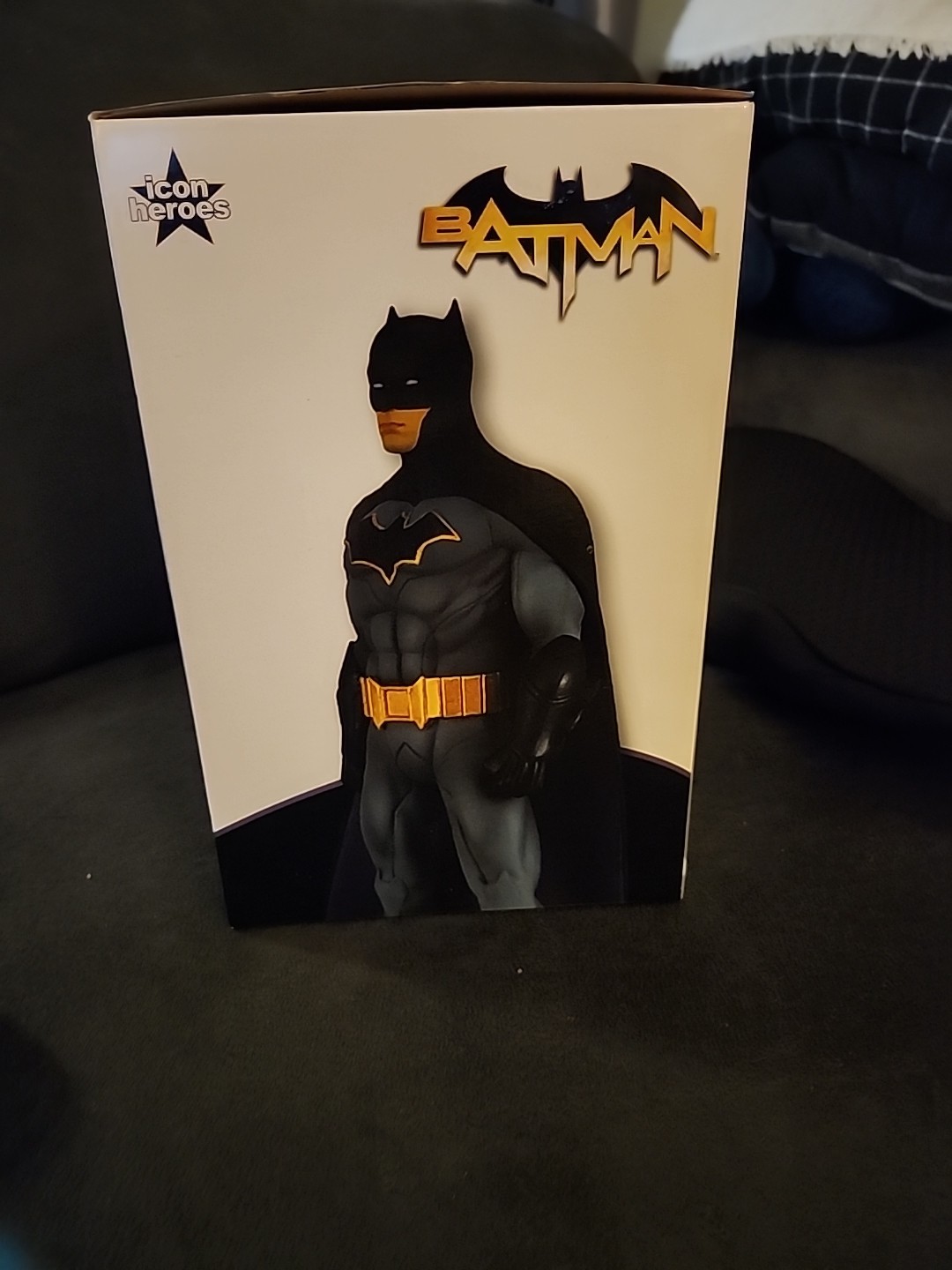 DC BATMAN REBIRTH GAMESTOP EXCLUSIVE STATUE WITH BOX And Limited Edition #671!