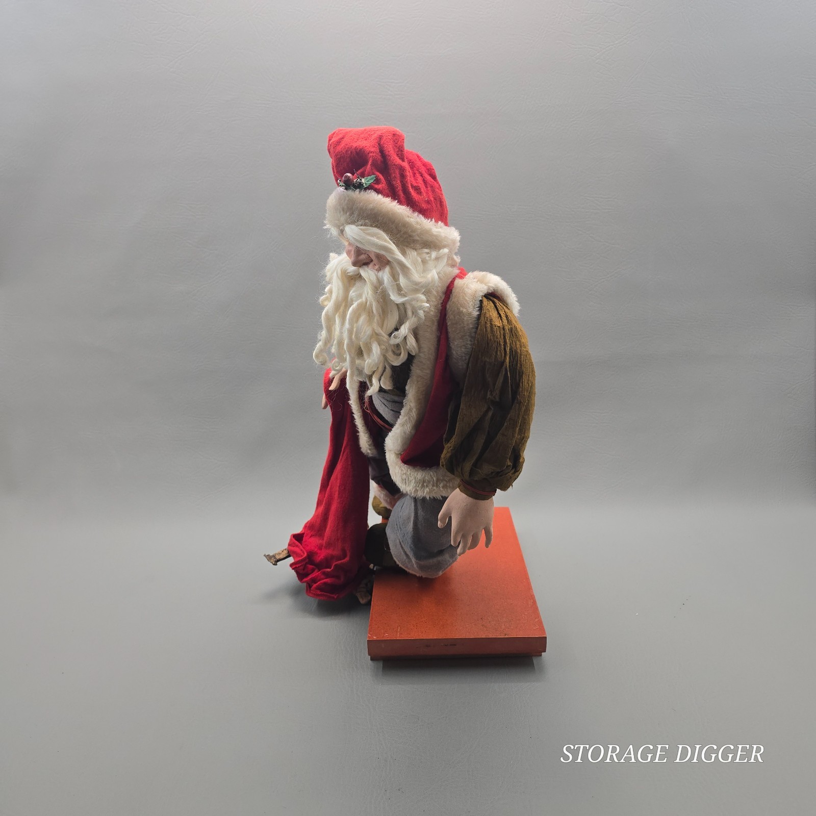 Vintage Christmas Holiday Santa Claus Figurine 19.5″ Tall, Made in Philippines