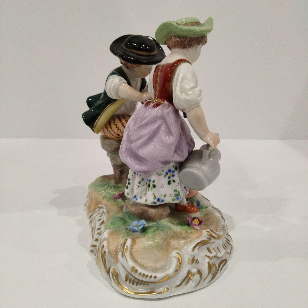 Dresden Carl Thieme Workshop Ceramics Figurine Size H 4.9 x W 5.3 x D 3.3 in
