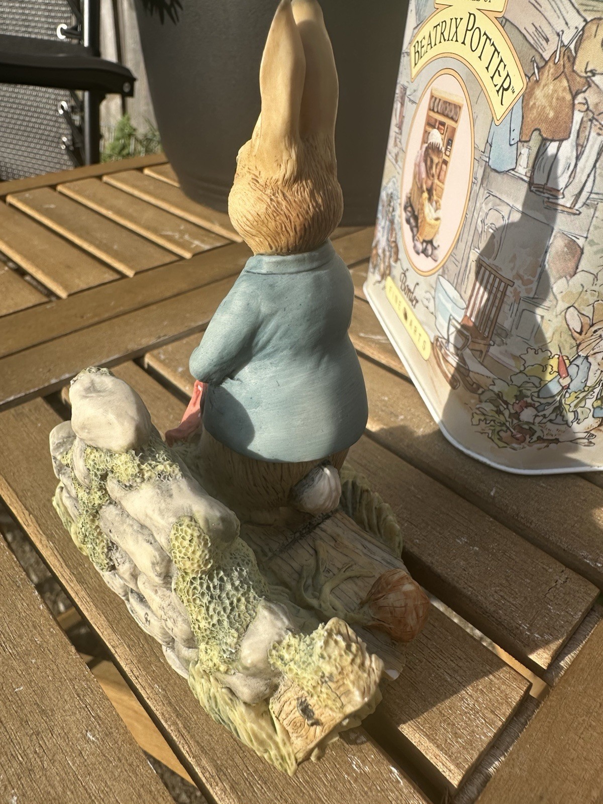 Vintage World Of Beatrix Potter Peter Rabbit In The Garden BP1 Figurine with Tin