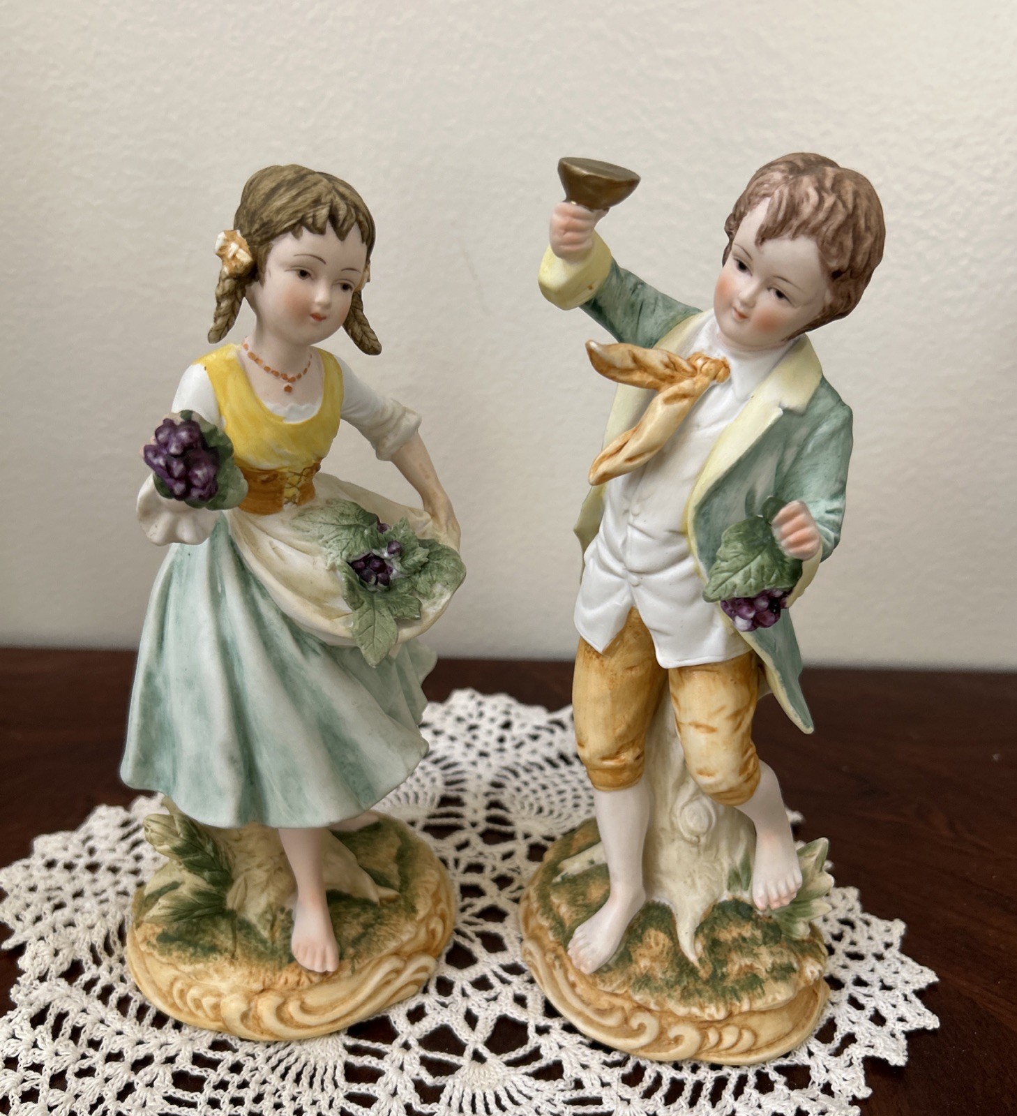 VTG Ethan Allan American Traditional Int. Figurines Girl & Boy /Grapes # 3211A