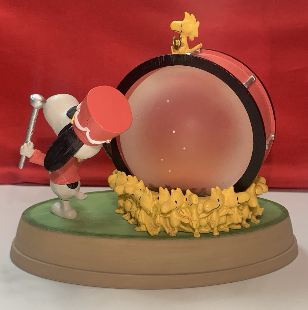 Hallmark Peanuts Gallery Water Globe Celebrate-Life’s A Parade! Snoopy Woodstock
