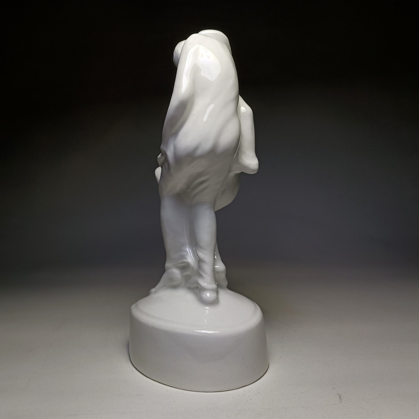 Art deco sculpture – Kissing couple in love – 21.5 cm – Porcelain