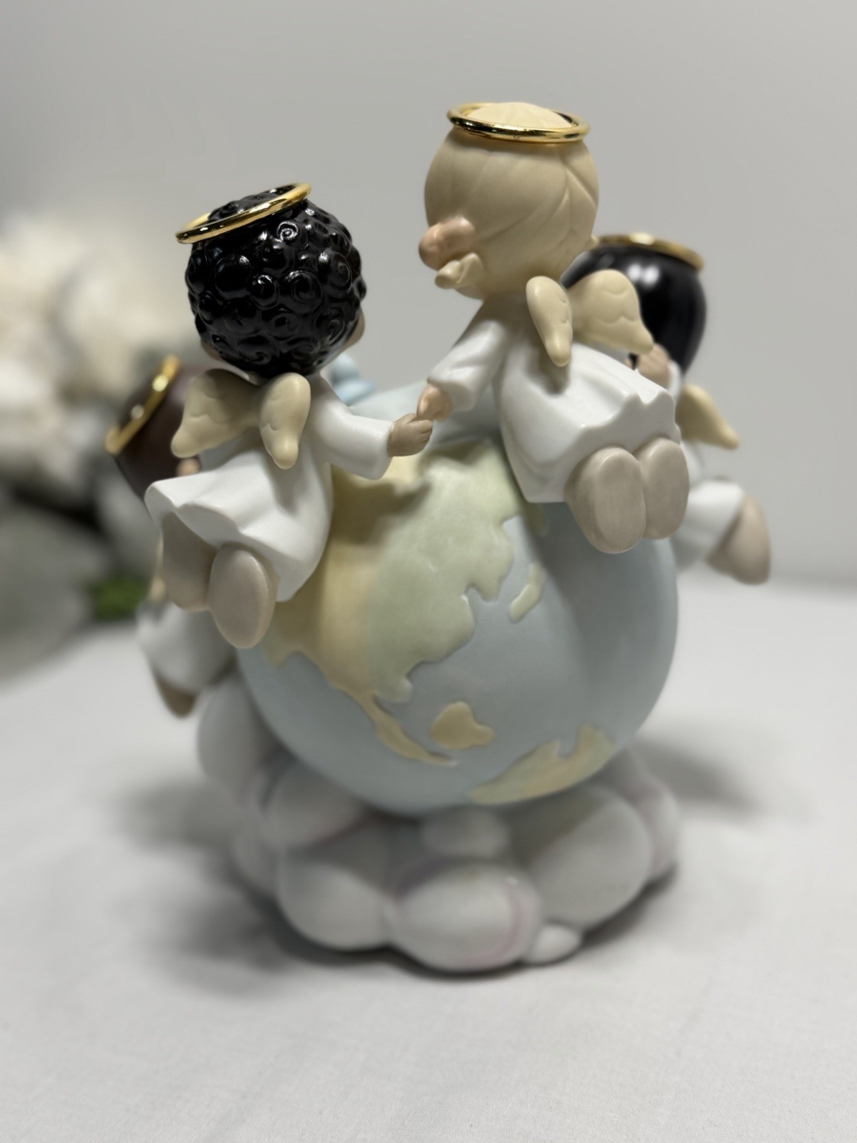 Precious Moments 1998 “His Love Will Uphold The World” #539309 Retired Boxed