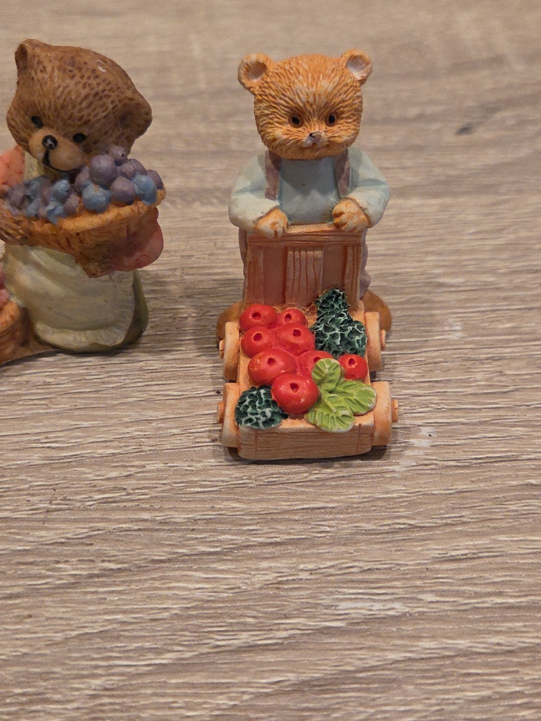 Hallmark Keepsake Merry Minatures 2″ Bears Figurines W/ Apples, Flowers, & Heart