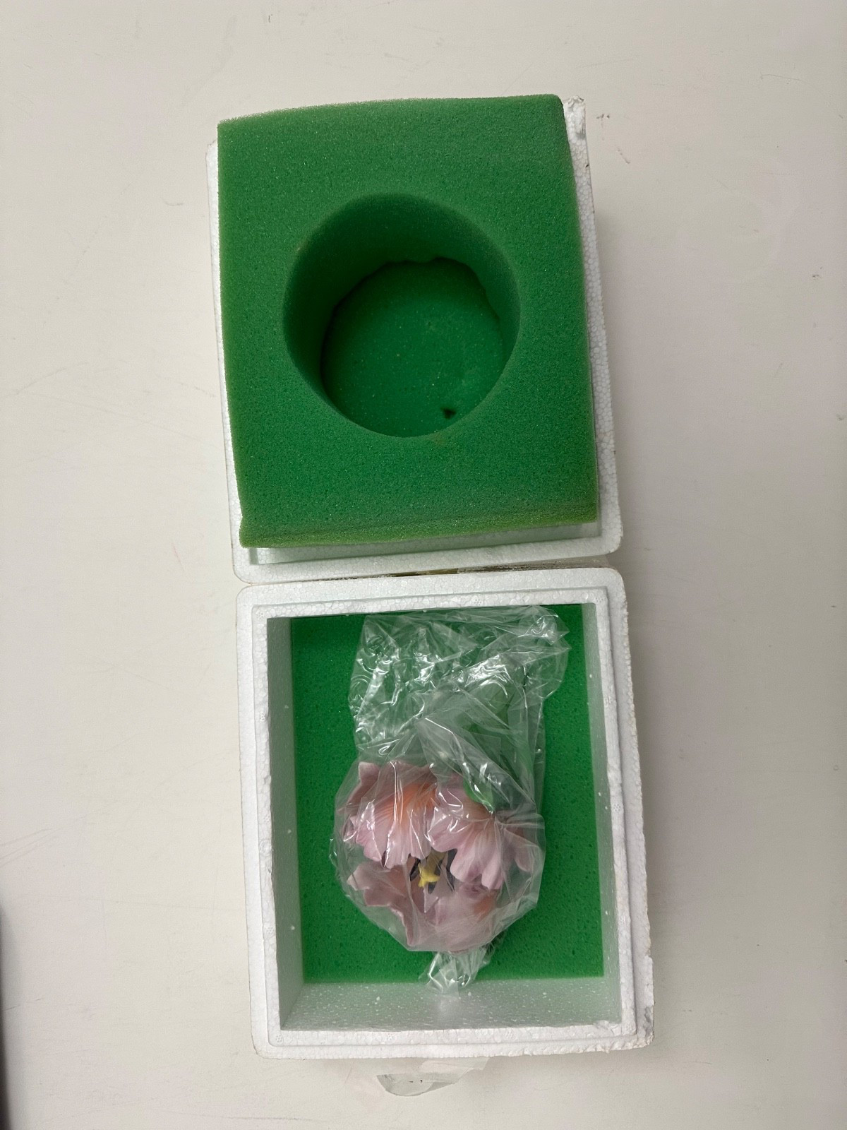 Lenox Fine Porcelain Parrot Tulip Flower Figurine Garden – No Box or Paperwork