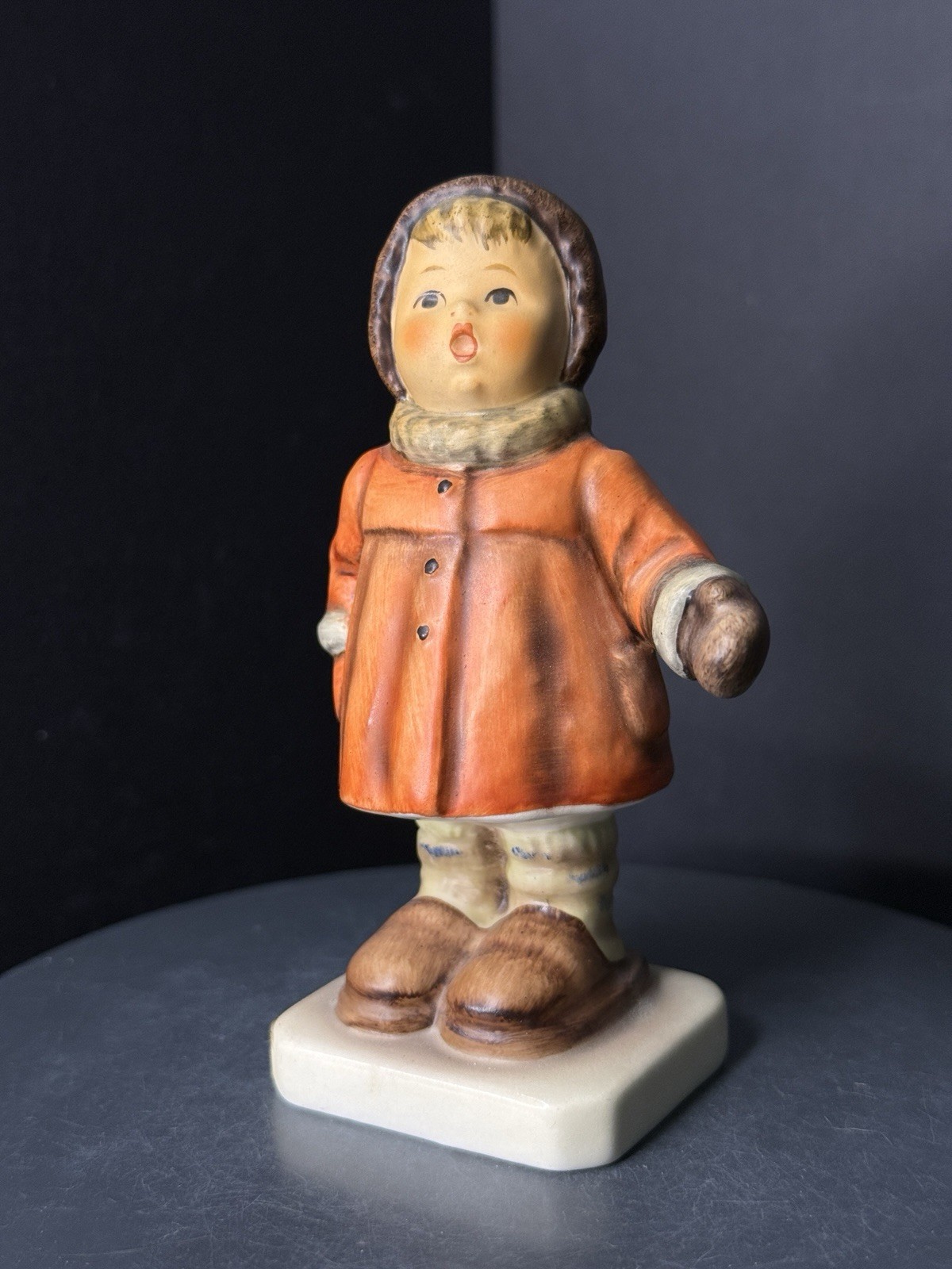 Goebel Hummel Winter Song 476 No Crazing! Mint Free Shipping