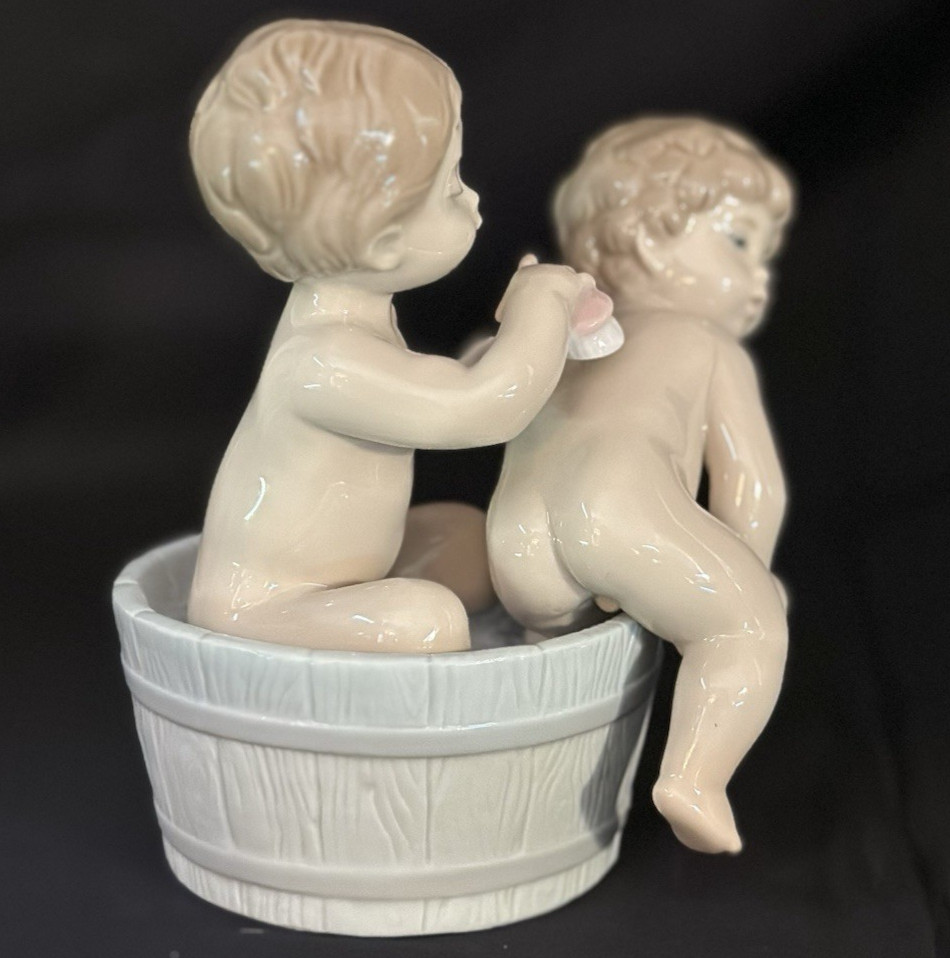 LLADRO “BATH TIME” PORCELAIN FIGURE #6411….MINT!