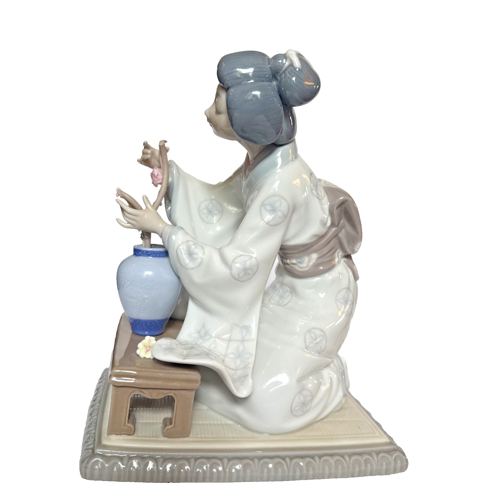 Lladro #4840 Japanese Girl Decorating Geisha Flower Arranger Figurine Retired